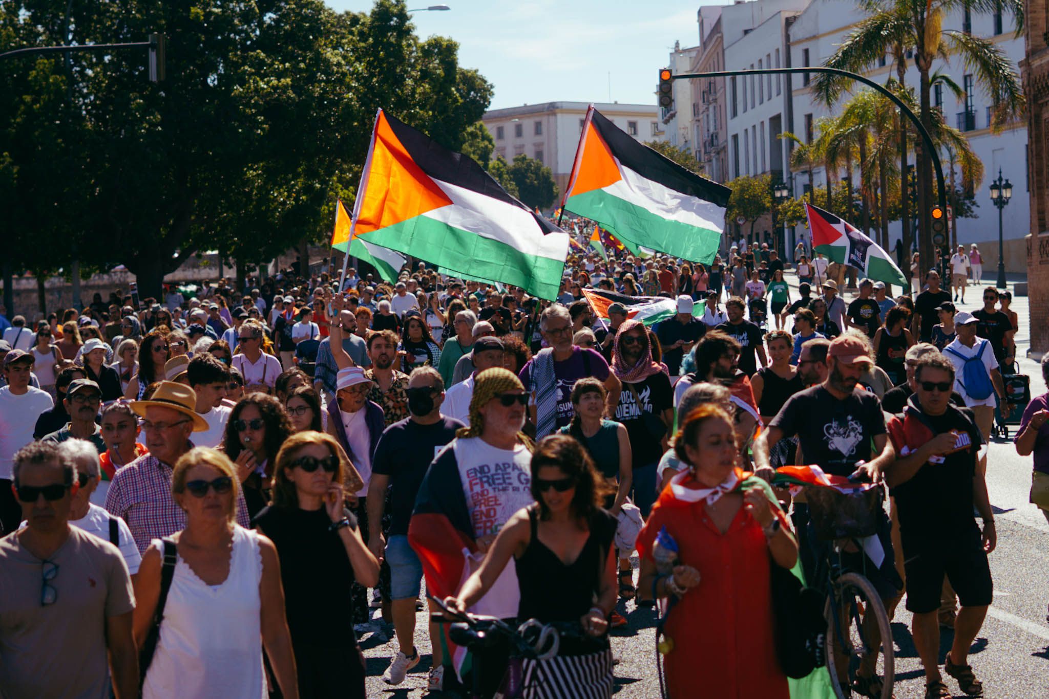 La marcha por Palestina, llegando a San Juan de Dios en Cádiz.