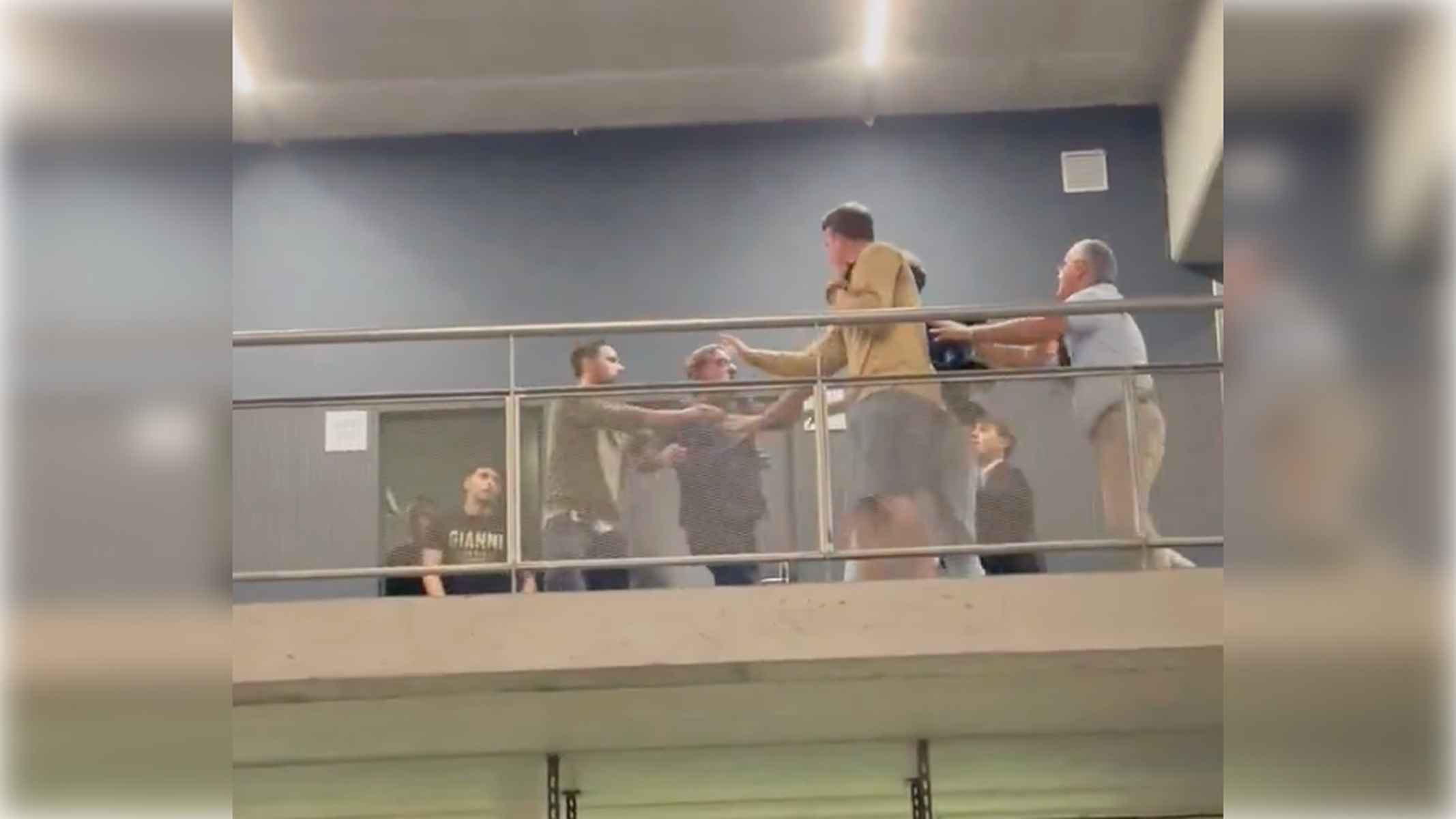 Una imagen de la pelea en la zona de los palcos VIP.