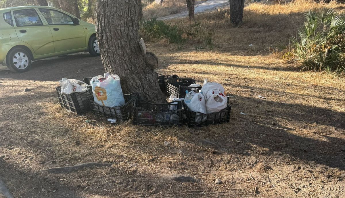 Basura acumulada en Los Pocillos, en la Sierra de San Cristóbal en El Puerto.
