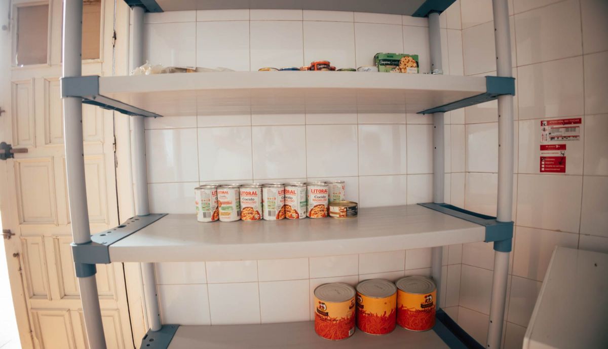 COMEDOR SALVADOR SIN COMIDA NO ALIMENTOS 6