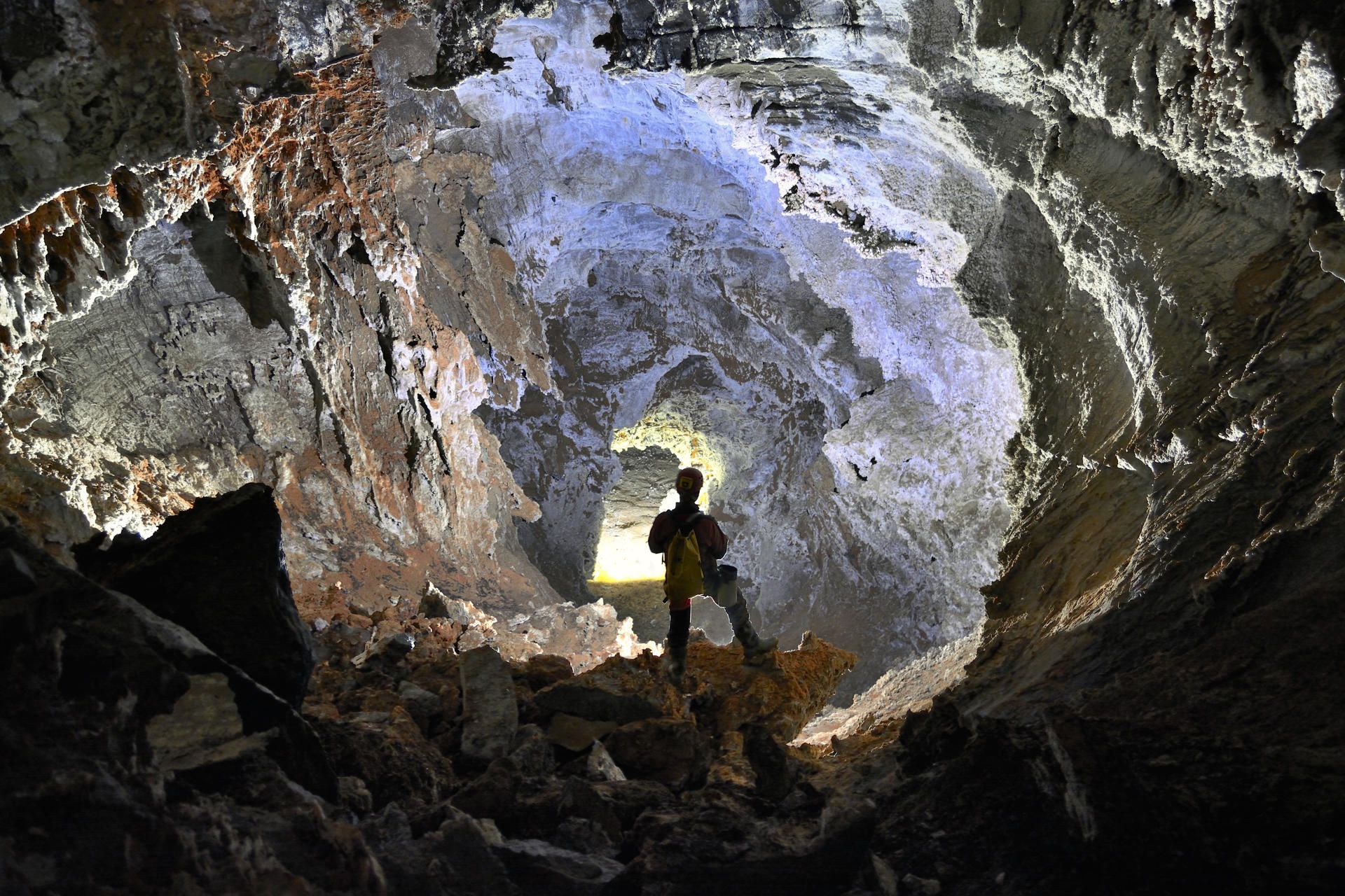 Espectacular galería de la gran cueva localizada en la Sierra de las Nieves. Espectacular galería de la gran cueva localizada en la Sierra de las Nieves.