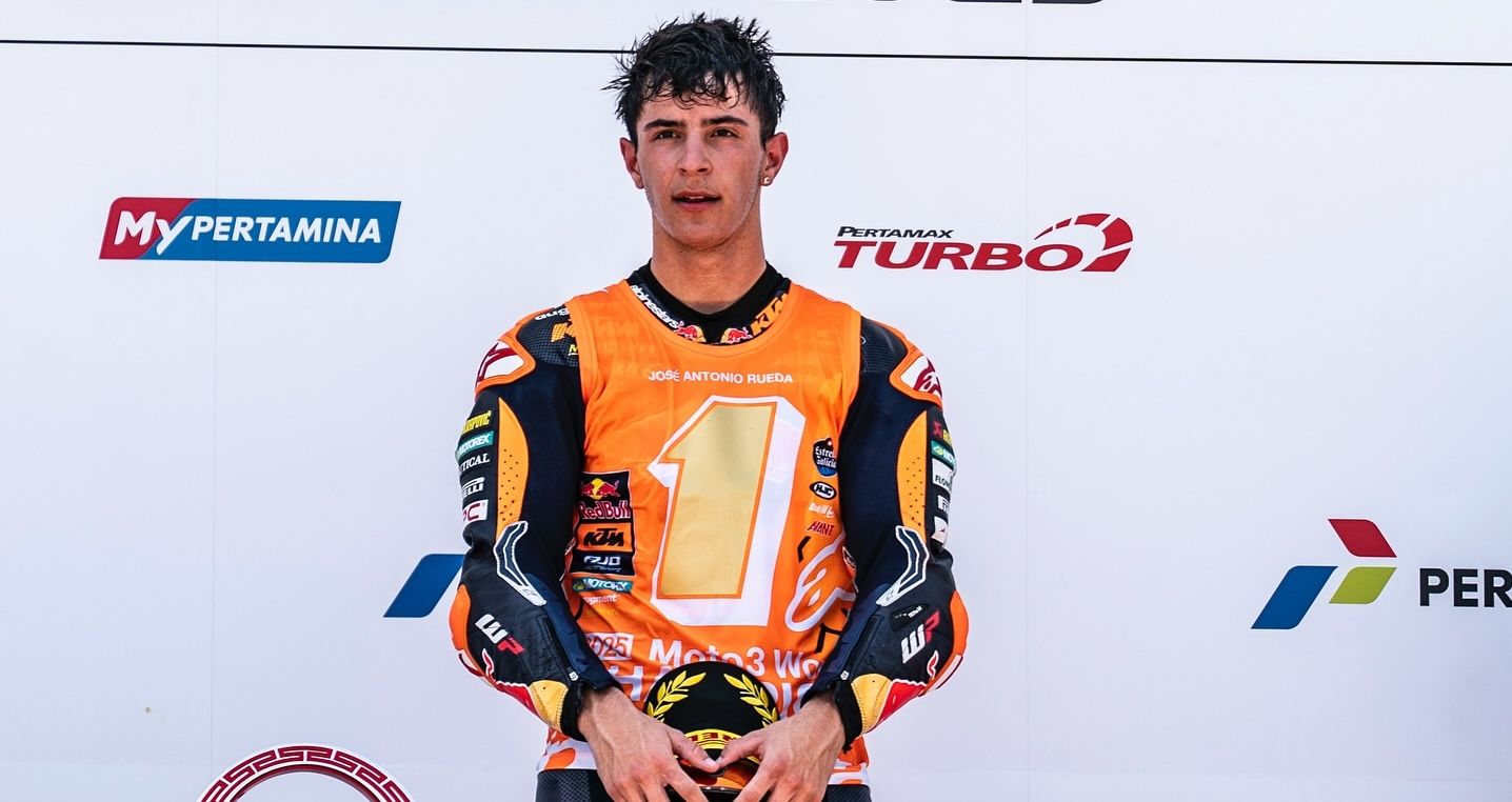 José Antonio Rueda, tras proclamarse campeón del mundo de Moto3.