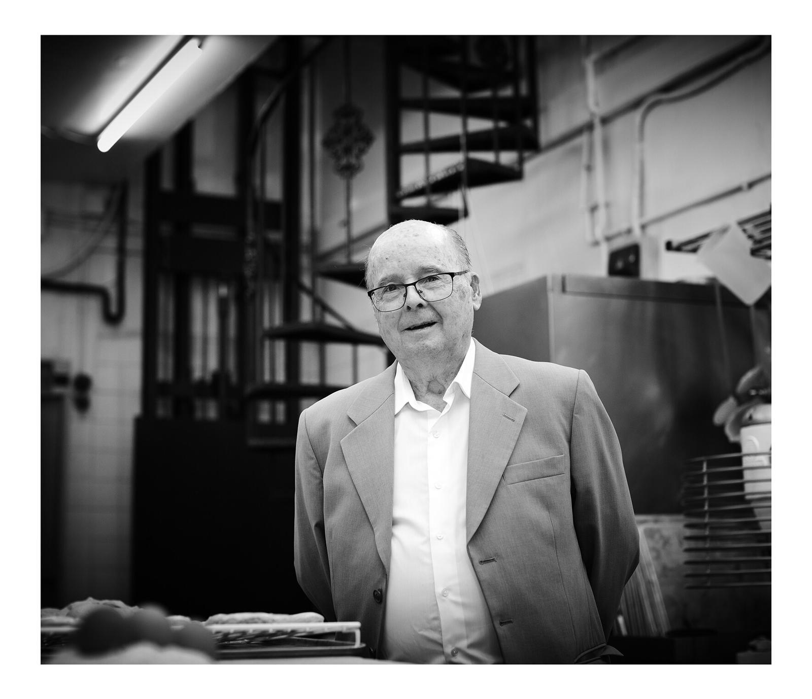 Manuel Navarro Sutil, el patriarca de los confiteros de Los Palacios, ha muerto a los 92 años.