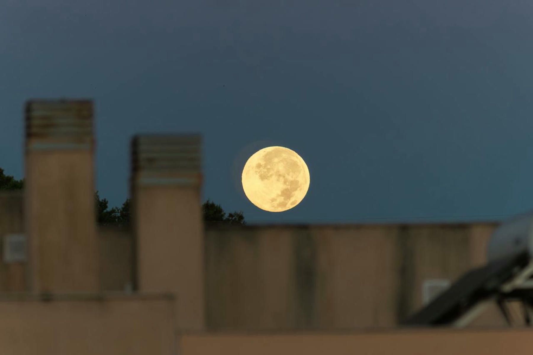 Una imagen en Jerez de la 'Superluna del cazador'.