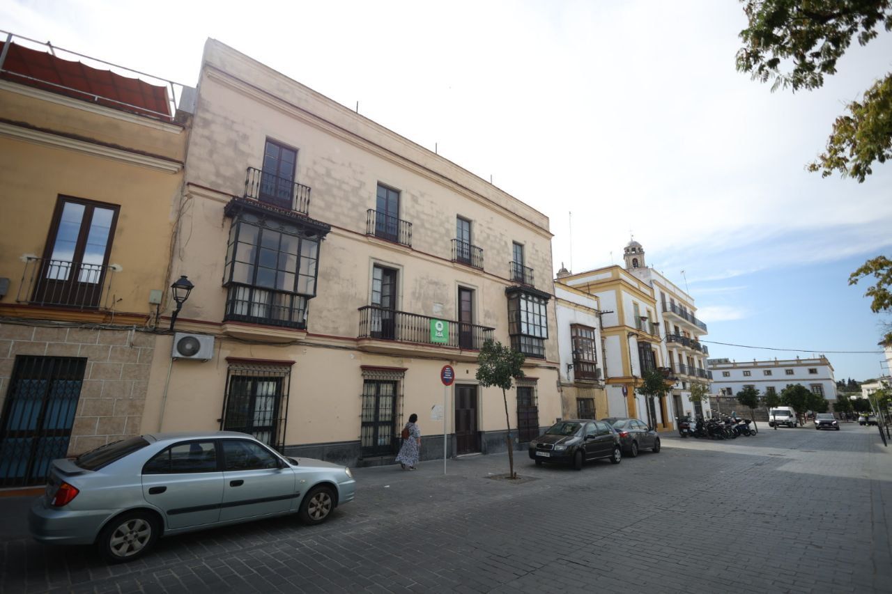Edificio que albergará un negocio hotelero en Jerez en la plaza del Arroyo.