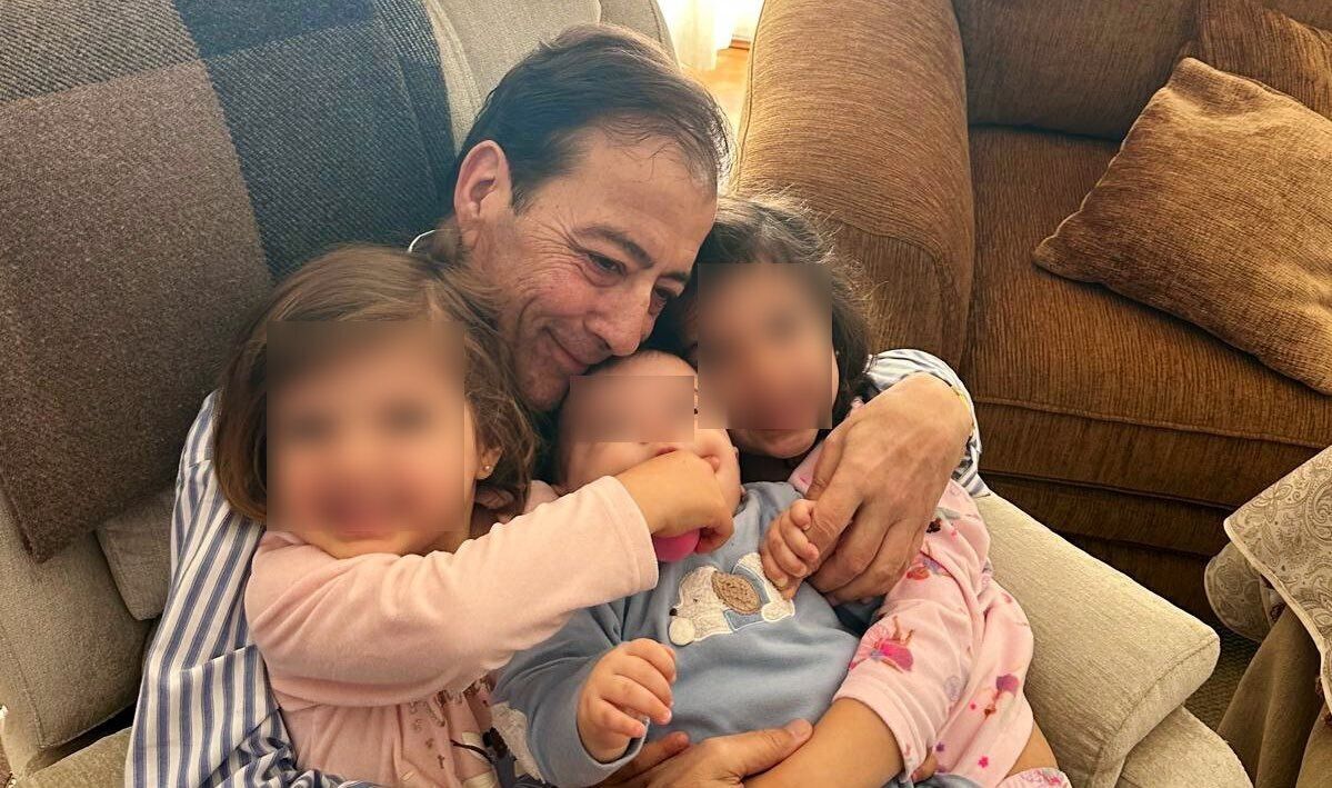 Guillermo Fernández Vara, en la emotivo foto compartida por su familia.