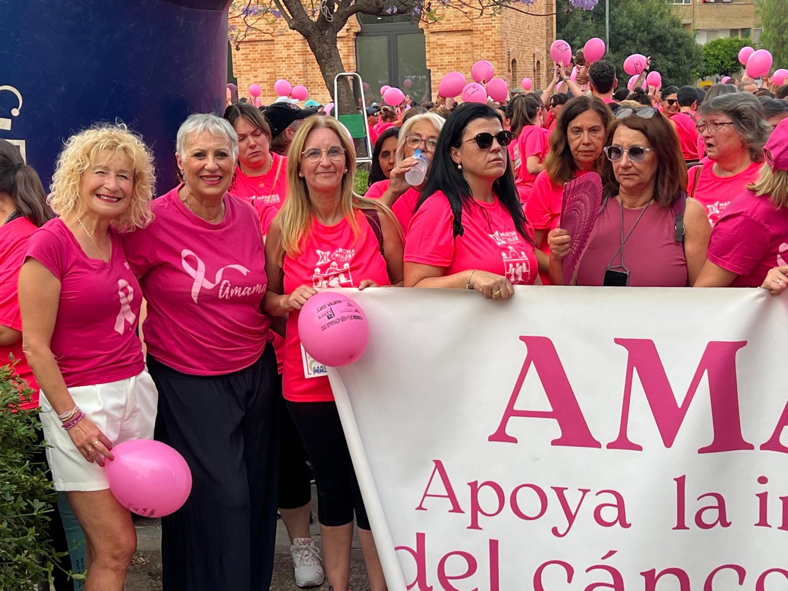 Mujeres de Amama, en una marcha para apoyar la investigación del cáncer de mama. Mujeres de Amama, en una marcha para apoyar la investigación del cáncer de mama.
