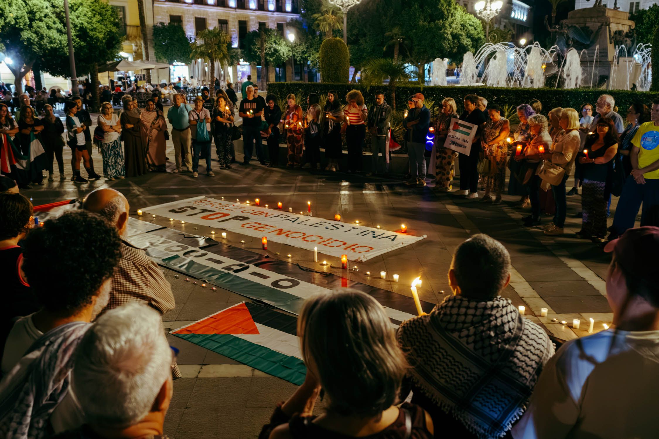 La vigilia por Palestina en Jerez, en imágenes. La vigilia por Palestina en Jerez, en imágenes.