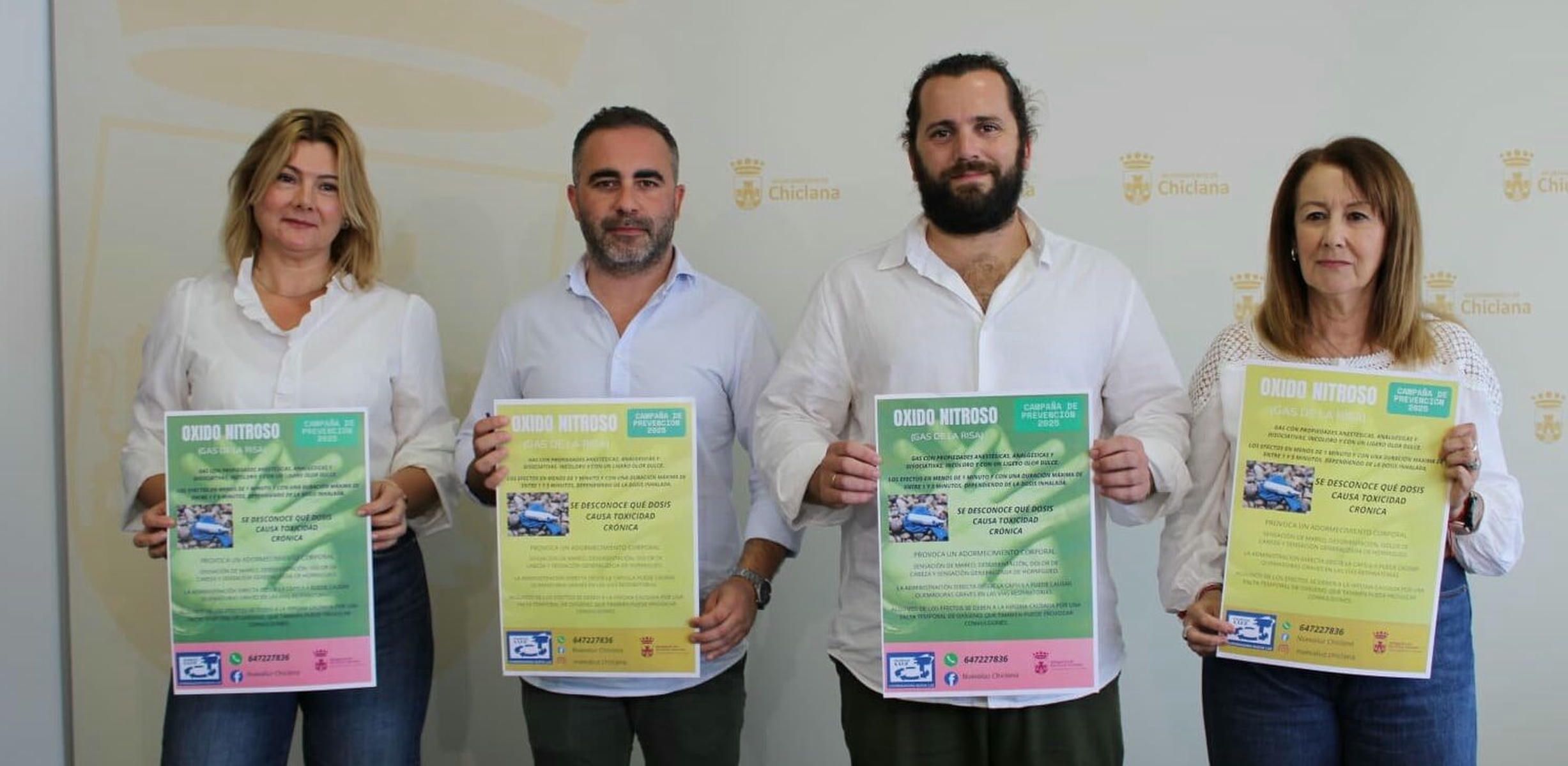 El delegado municipal de Juventud, Fede Díaz; el delegado municipal de Salud, Guillermo Sierra, y las representantes de la Coordinadora Antidroga Nueva Luz.