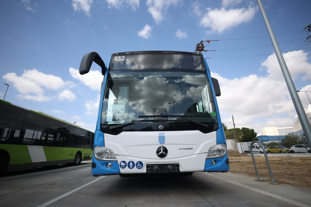 Uno de los nuevos autobuses urbanos de Jerez, de la marca Mercedes-Benz.