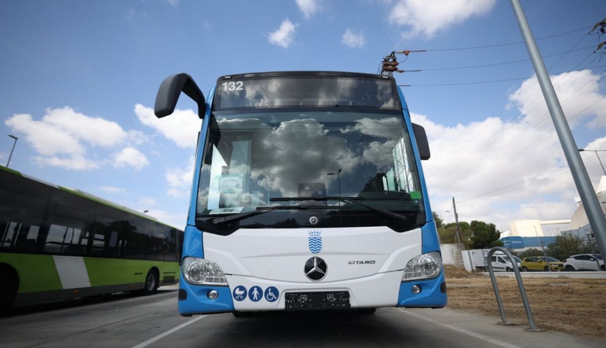 Uno de los nuevos autobuses urbanos de Jerez, de la marca Mercedes-Benz.