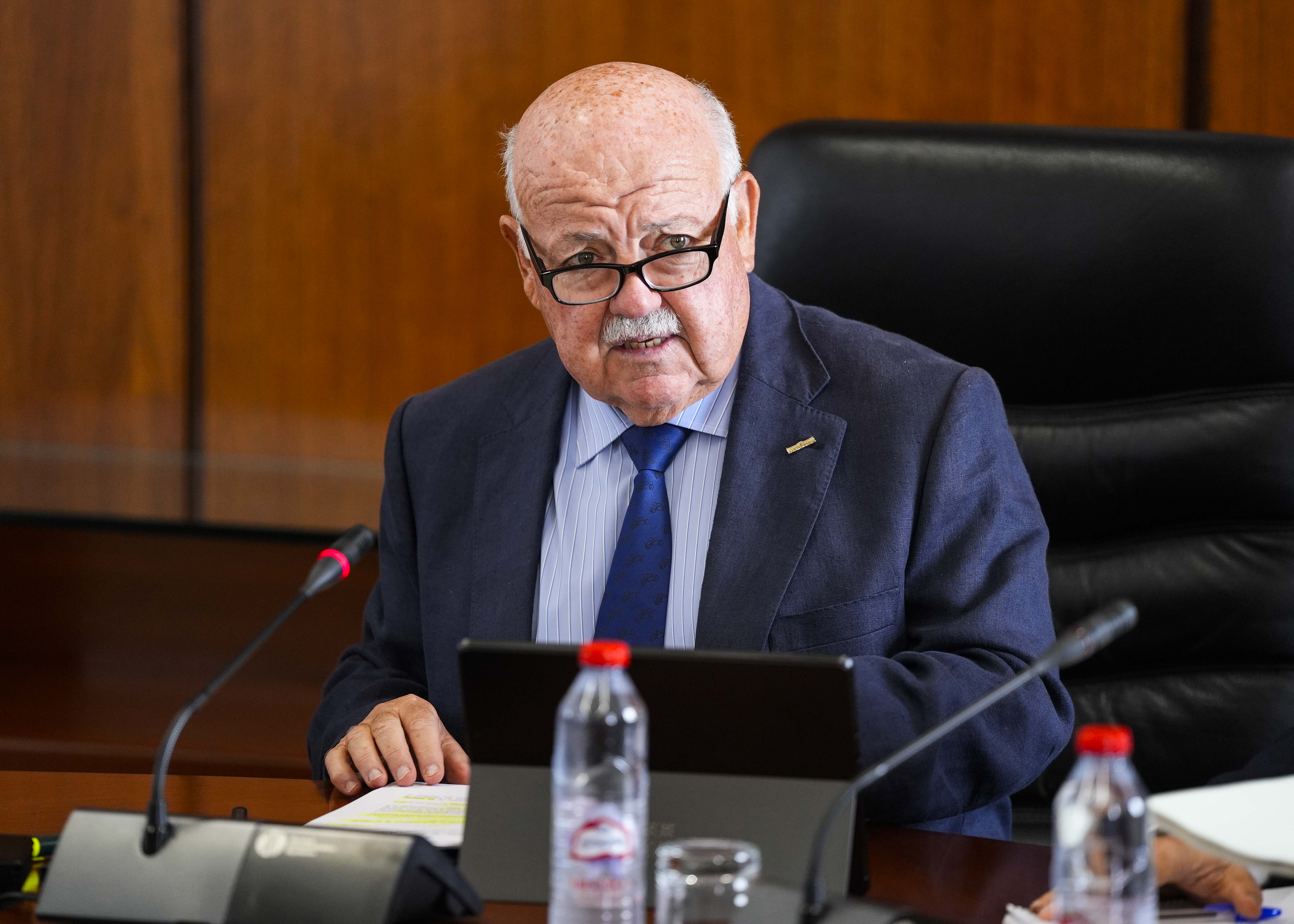 Jesús Aguirre en el Parlamento. Jesús Aguirre en el Parlamento.