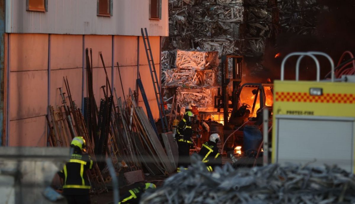 Otra imagen de la intervención de los bomberos.