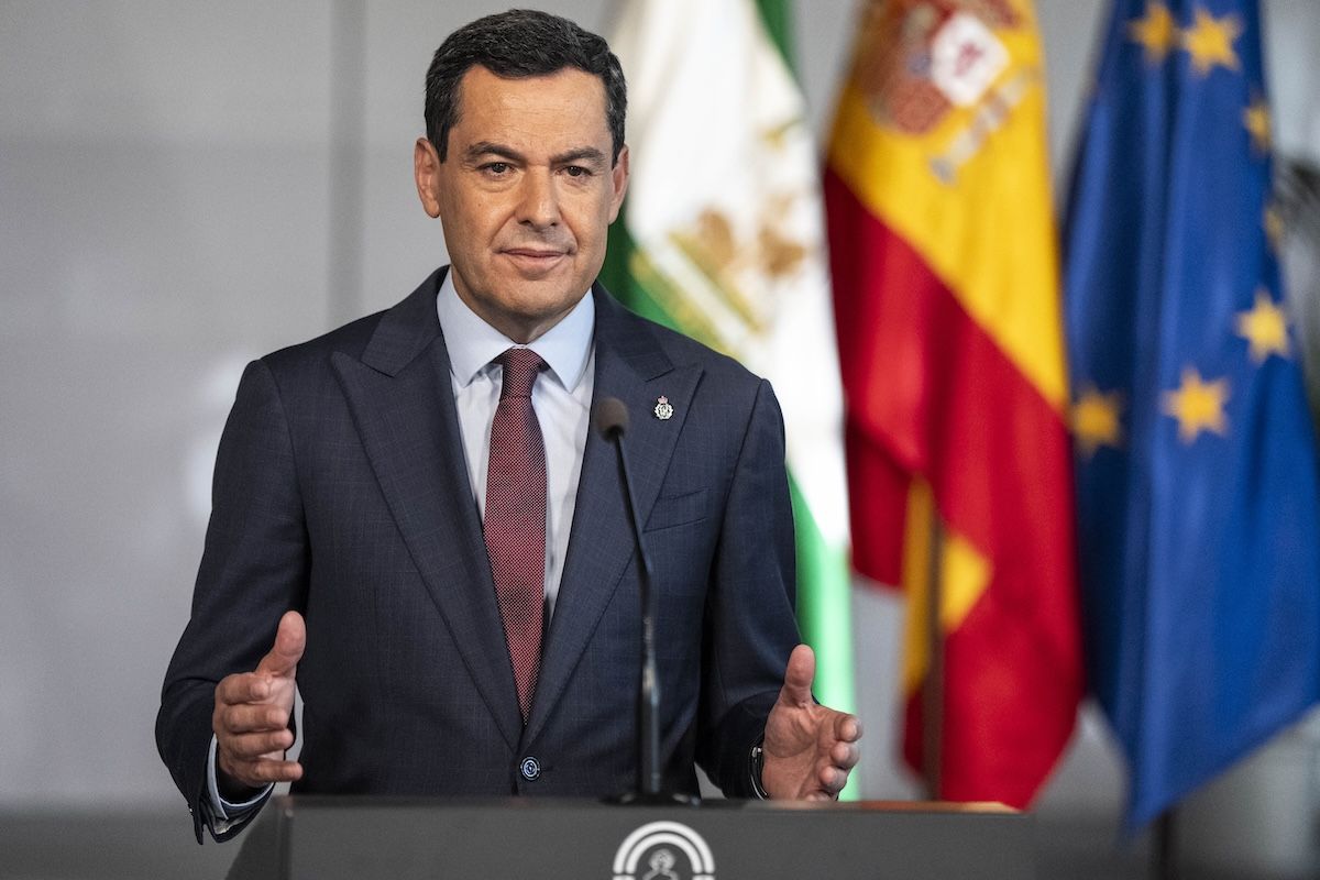 El presidente de la Junta de Andalucía, Juanma Moreno, anunciado la dimisión de la consejera Rocío Hernández.