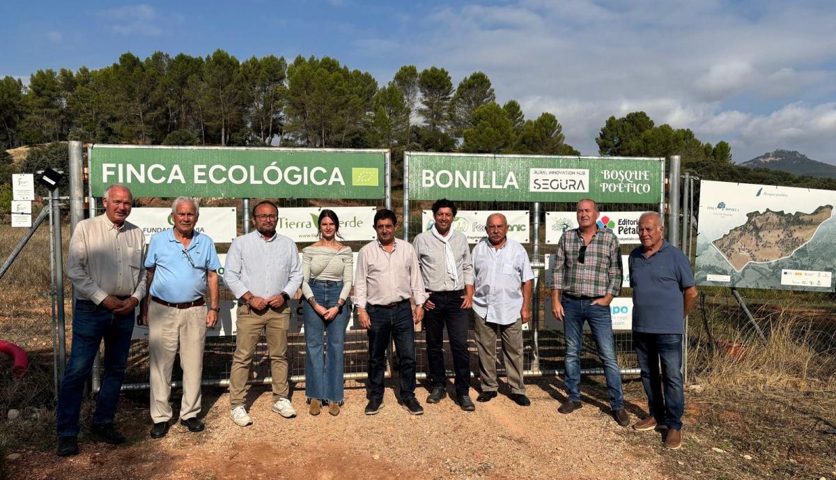 Nueva placa poética en la Finca Bonilla en Jaén.