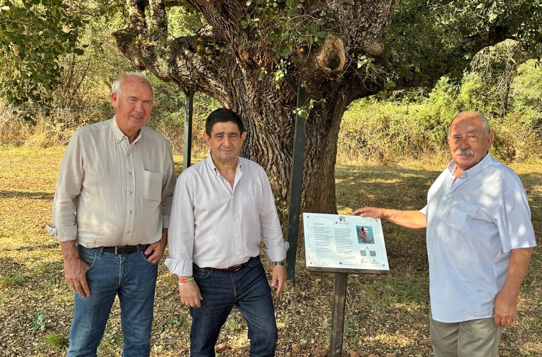 Inauguración de la nueva placa en el bosque poético de Jaén.