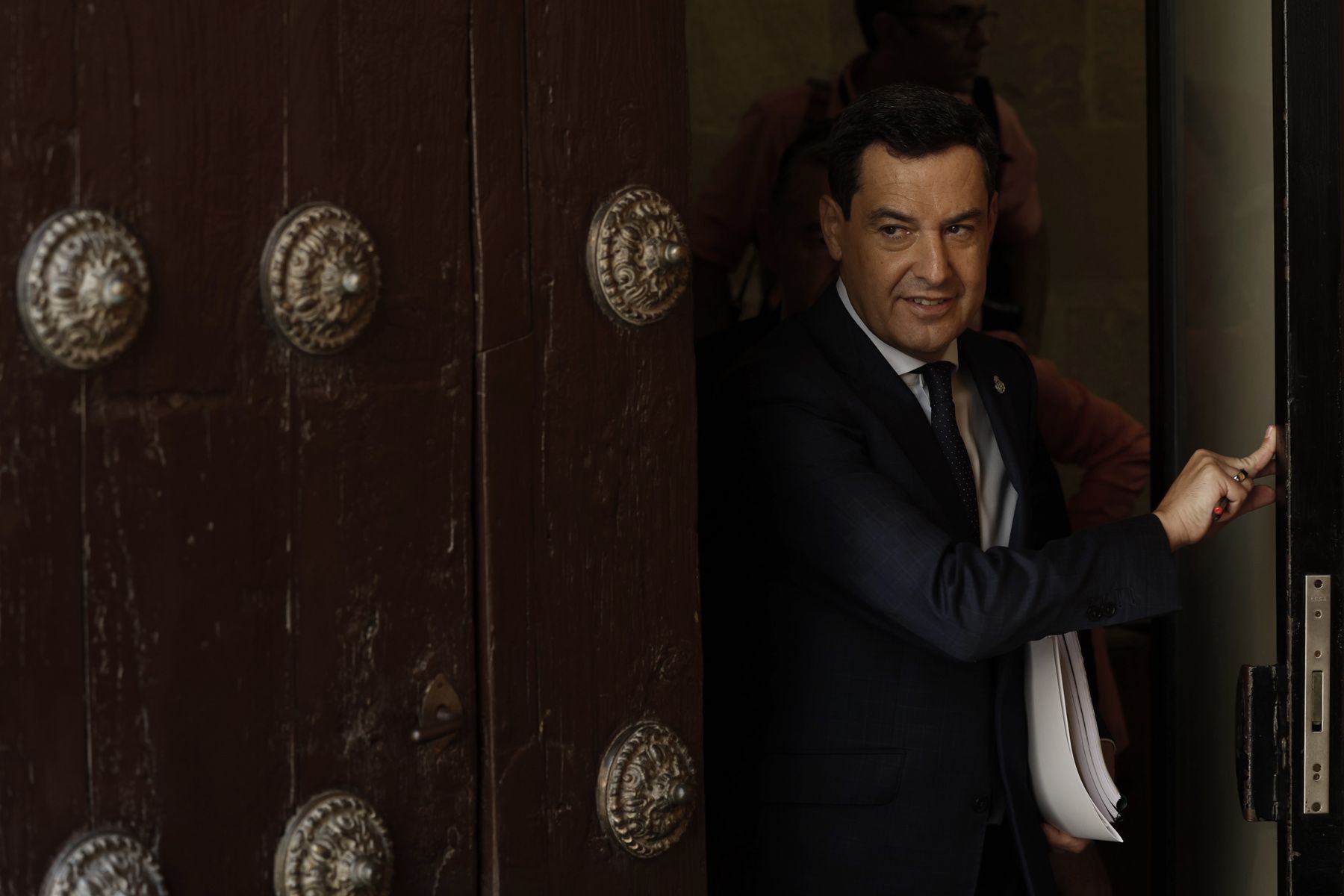 Juanma Moreno, en el Parlamento andaluz, este jueves. Juanma Moreno, en el Parlamento andaluz, este jueves.