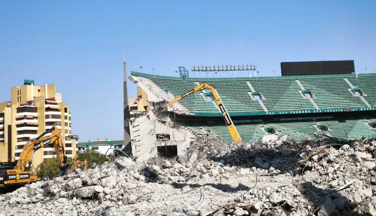 Derribo de la grada del campo del Betis.