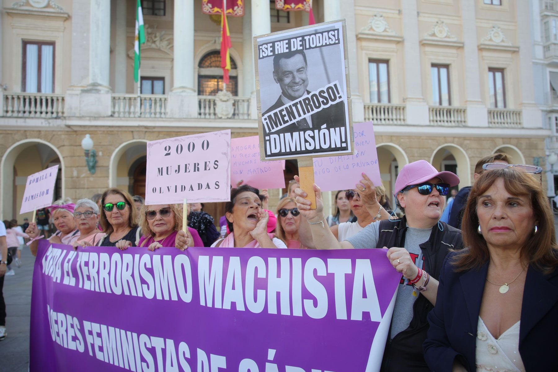 Una concentración en Cádiz este jueves por la crisis de los cribados.