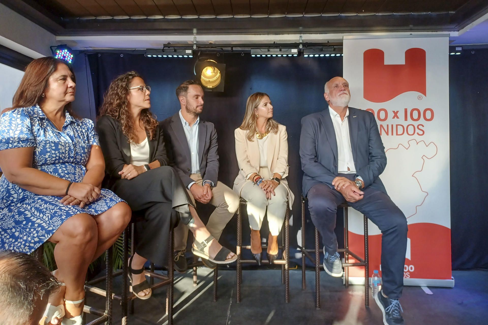 Unidos 100x100, en el acto de presentación del partido.