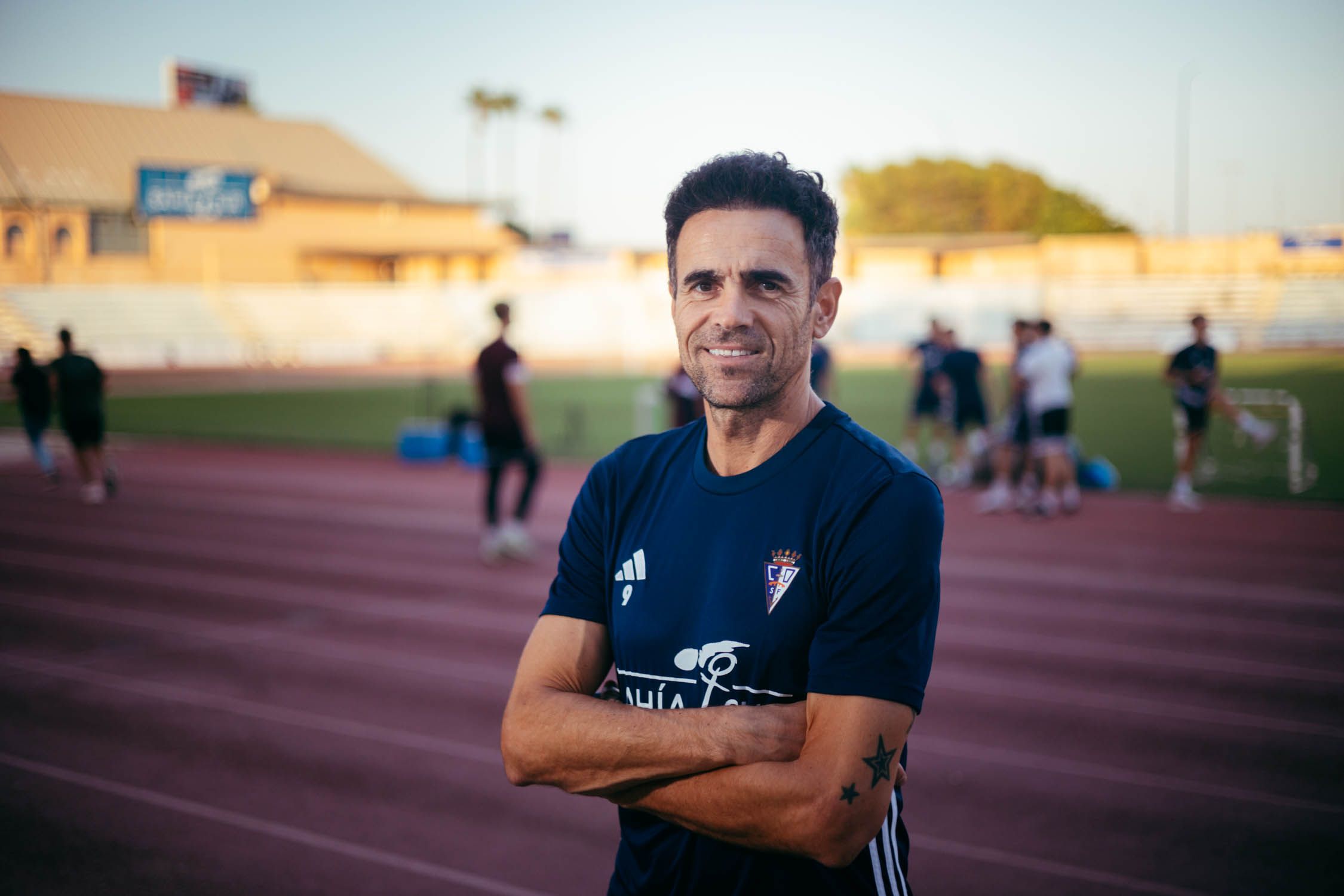 Pedro Carrión, posando antes de entrenar en Bahía Sur.