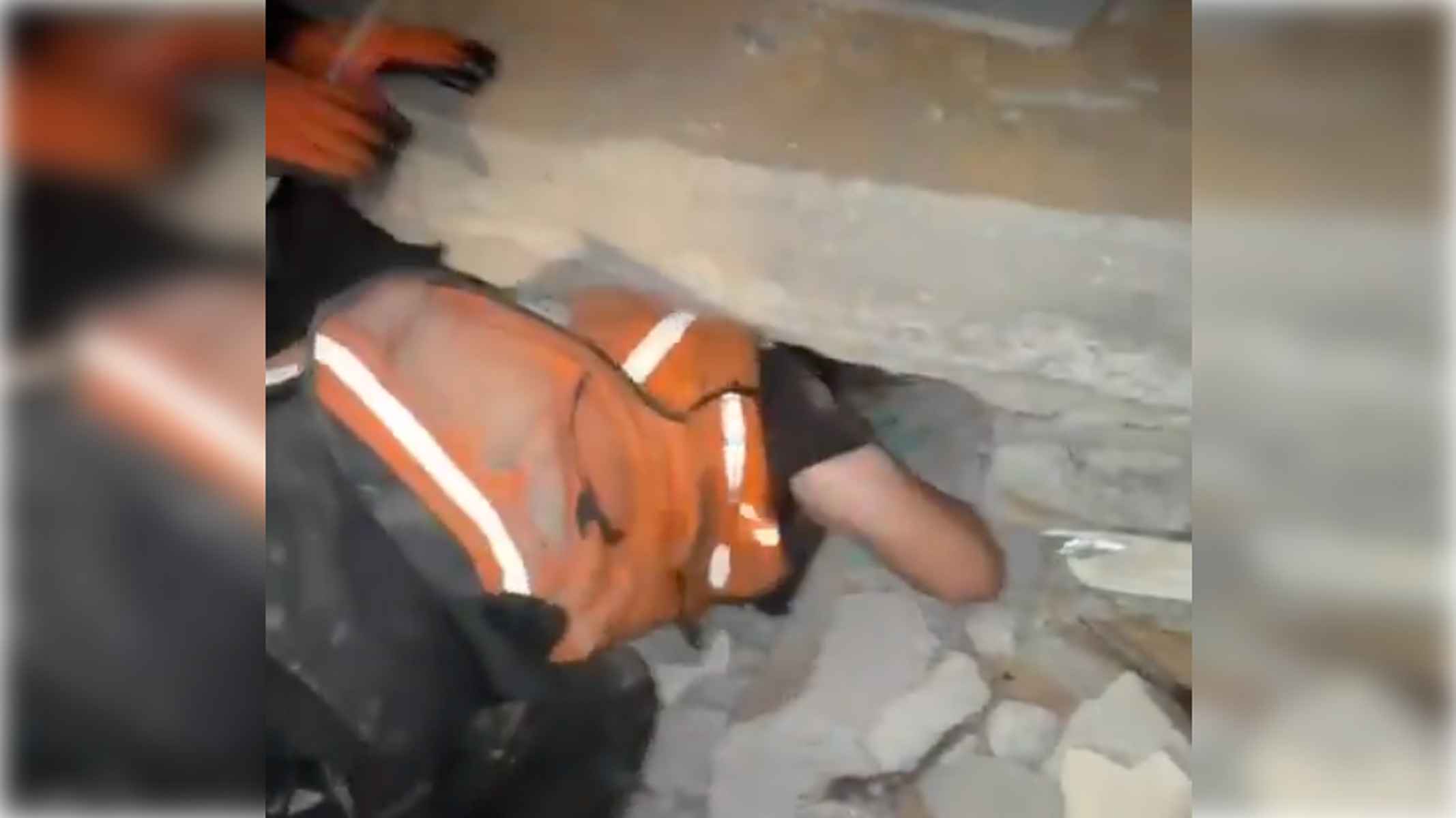 Búsqueda de supervivientes entre los escombros tras el nuevo bombardeo de Israel. Búsqueda de supervivientes entre los escombros tras el nuevo bombardeo de Israel.