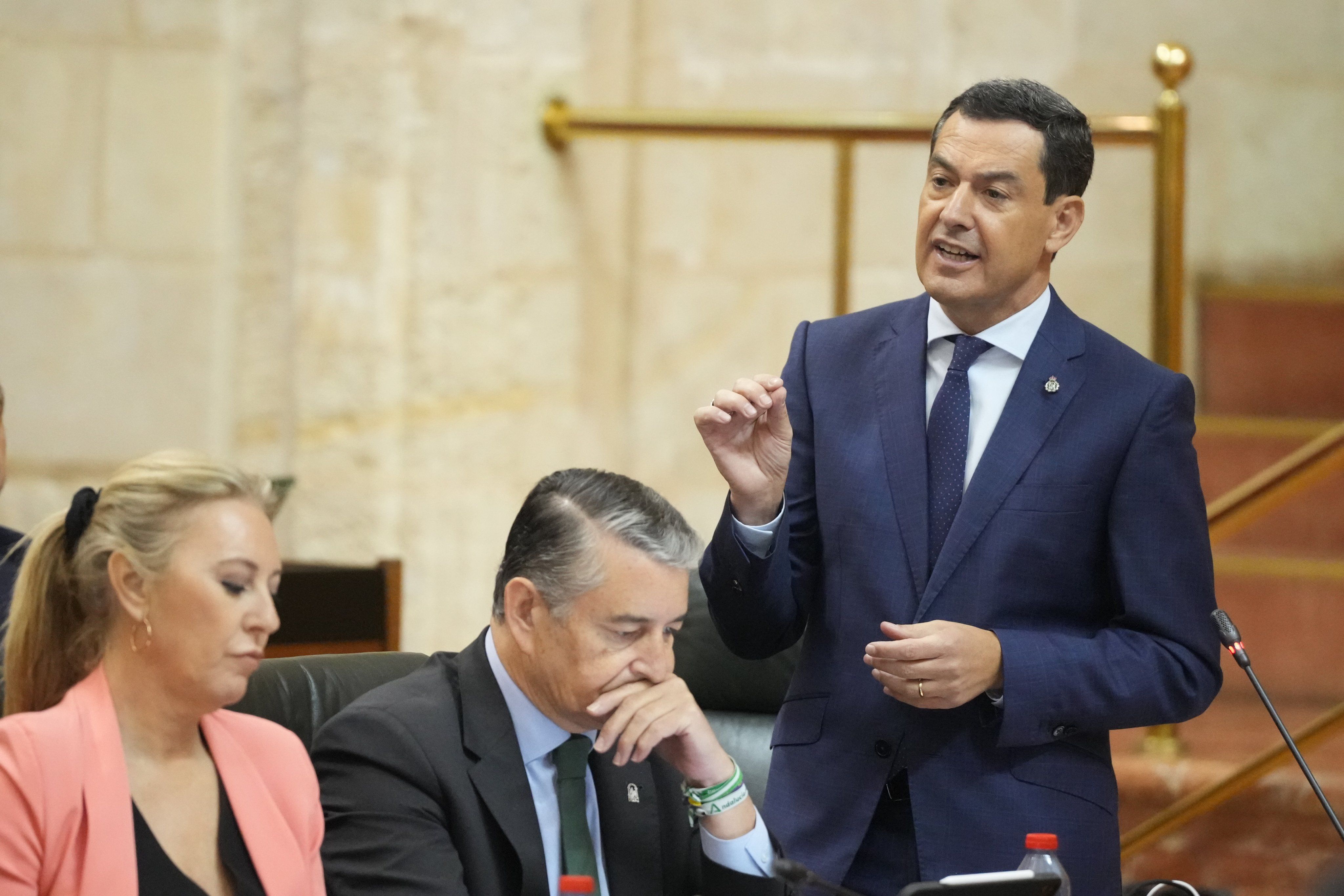 Juanma Moreno durante la sesión de control.