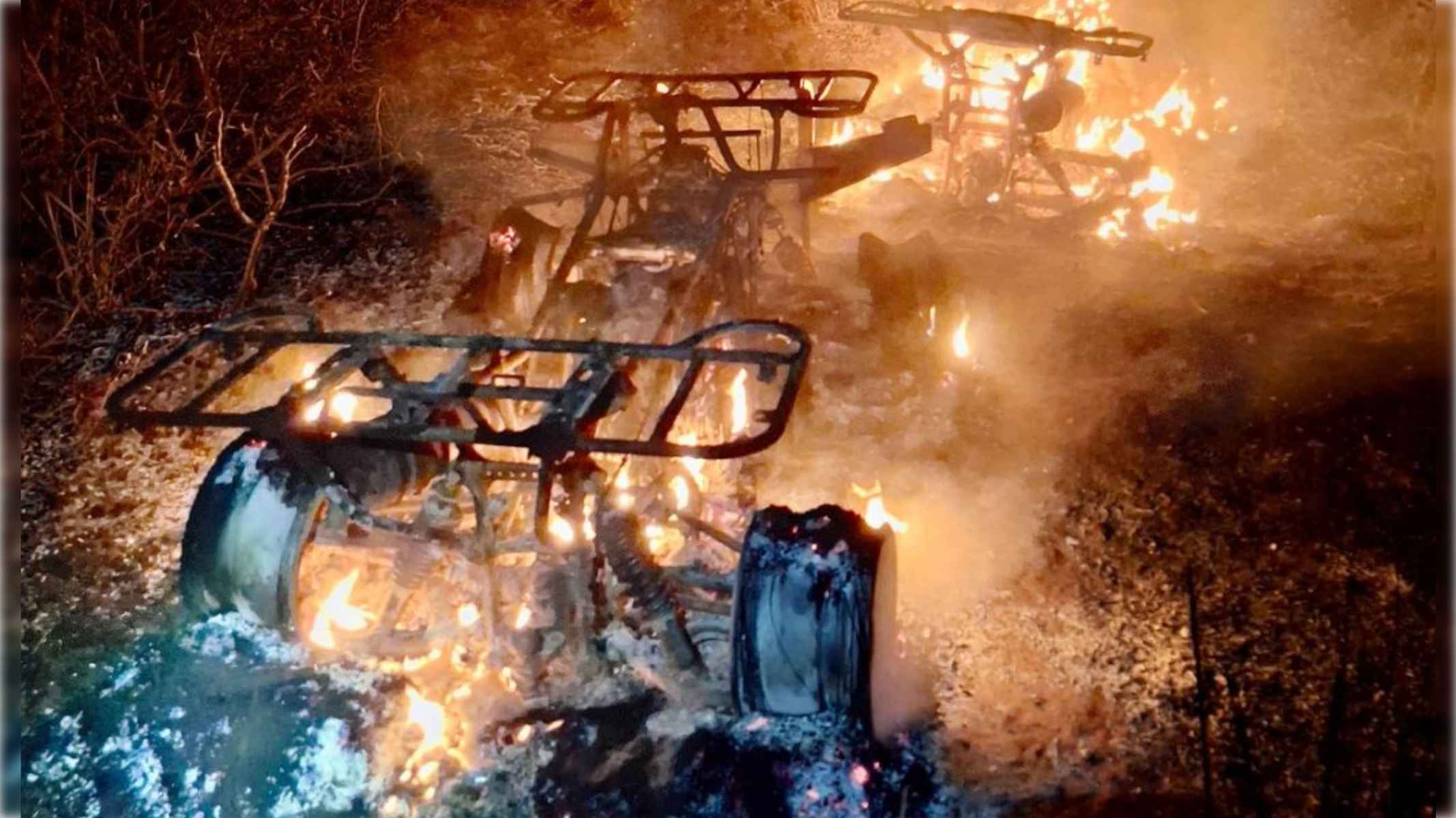 Una imagen de los dos quads calcinados. Una imagen de los dos quads calcinados.