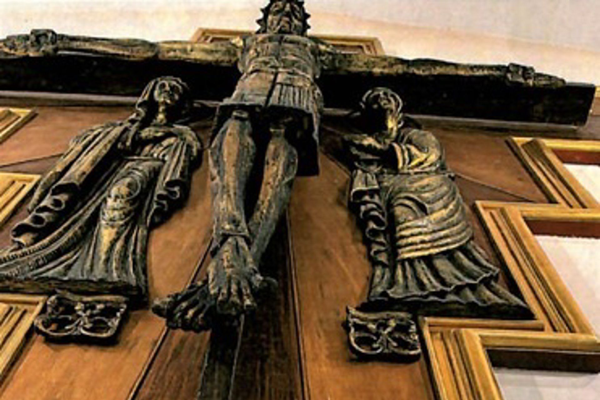 El Cristo crucificado, en una imagen de la Policía. El Cristo crucificado, en una imagen de la Policía.