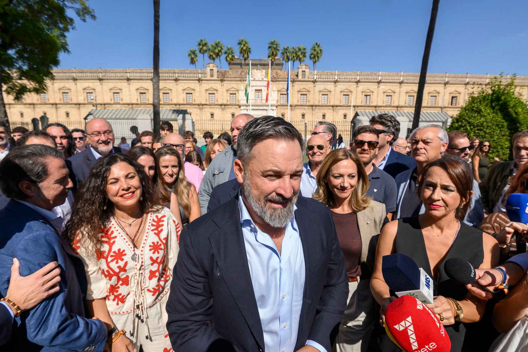 Santiago Abascal, en Sevilla, donde ha pedido la dimisión de Juanma Moreno.   EFE/Raúl Caro
