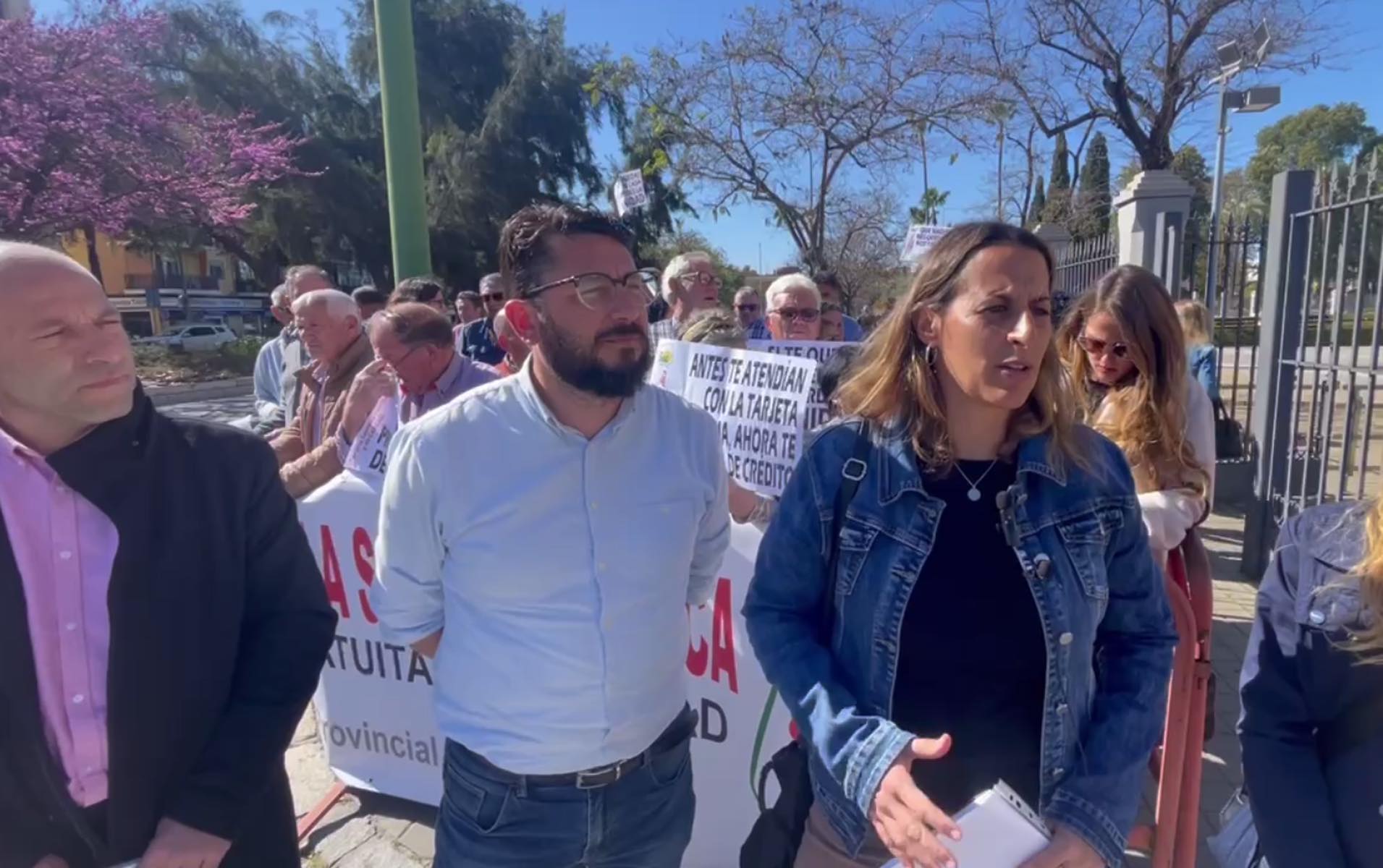 Ana Medina, junto a Jorge Rodríguez y cargos públicos de IU en la Sierra. Ana Medina, junto a Jorge Rodríguez y cargos públicos de IU en la Sierra.