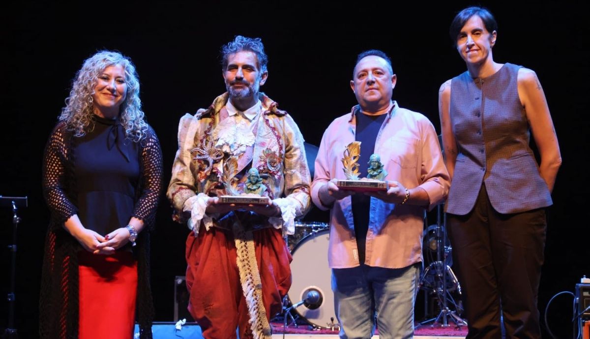 La entrega de los reconocimientos.