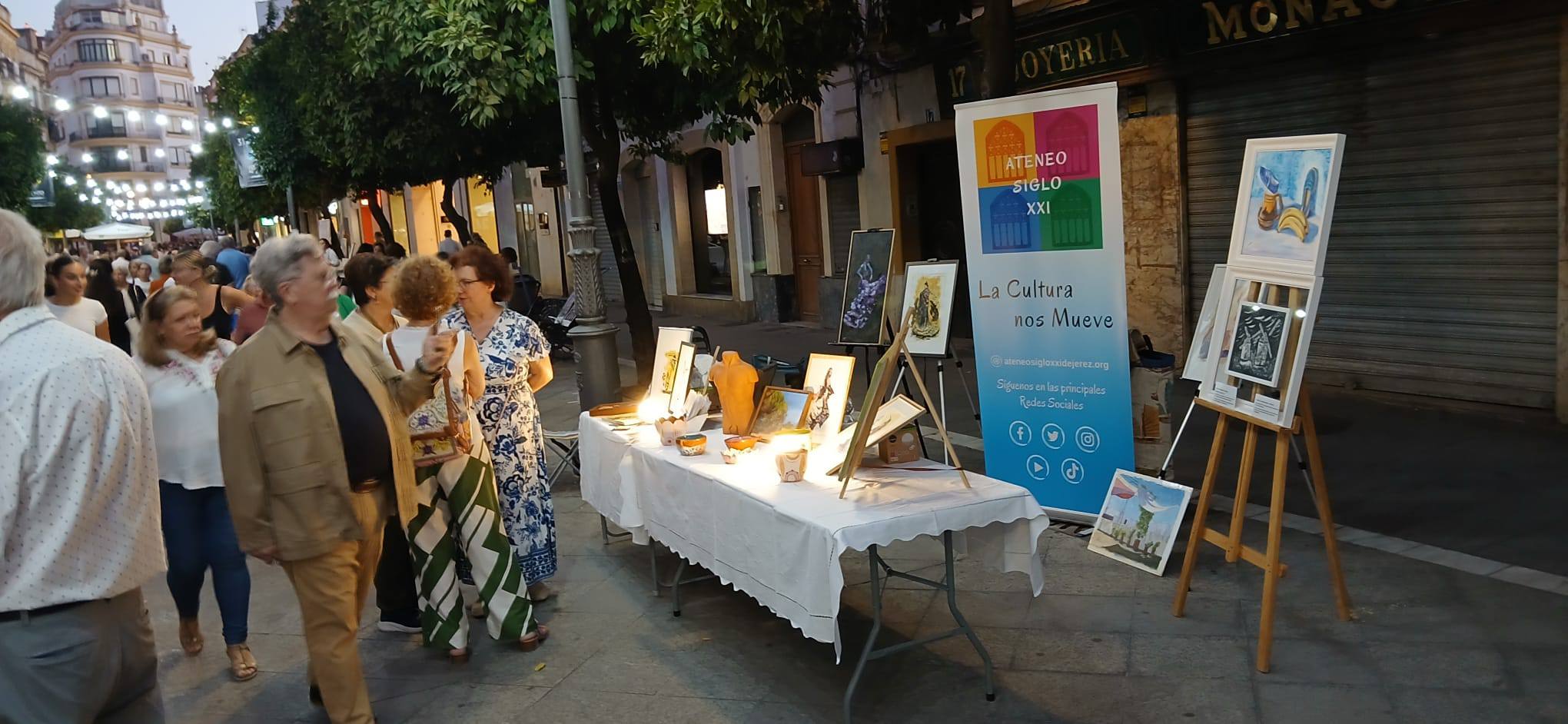 El stand del Ateneo Siglo XXI en calle Larga.