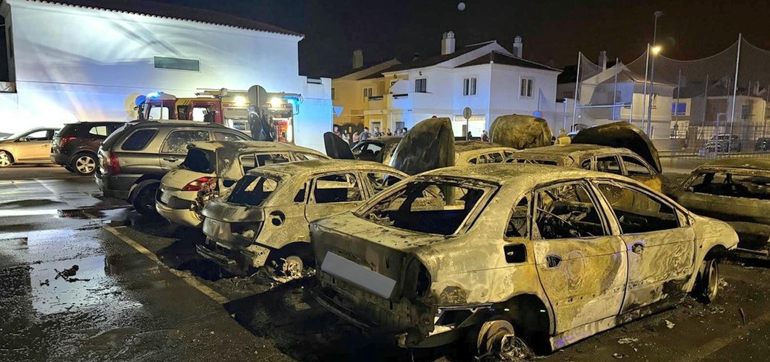 Nueve coches se vieron afectados por el incendio.