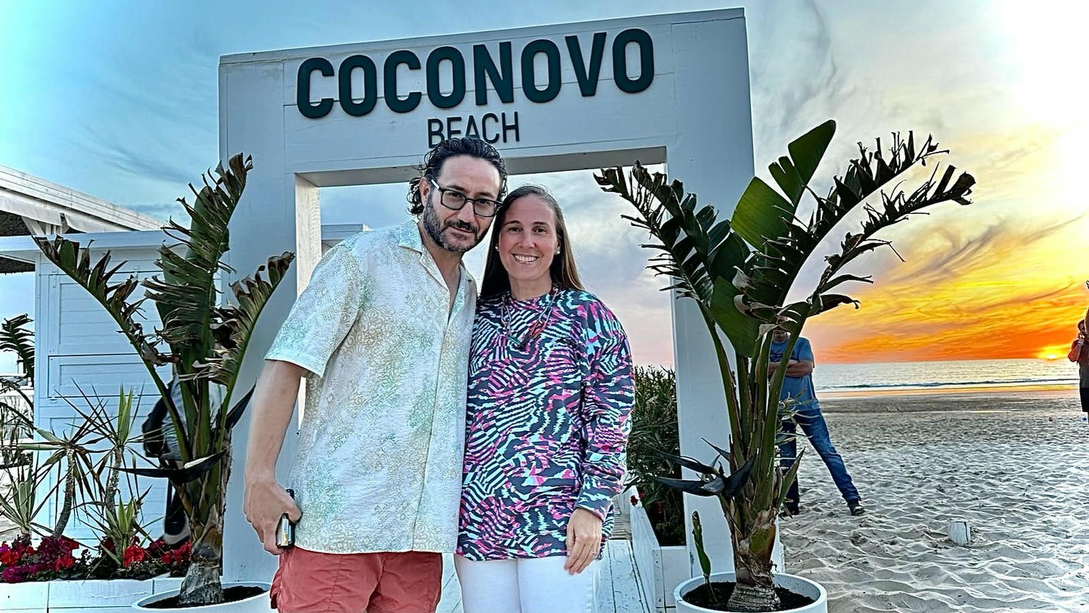 Carlos Santos, junto a Cecilia Olaya, directora del Grupo Coco Beach. Carlos Santos, junto a Cecilia Olaya, directora del Grupo Coco Beach.