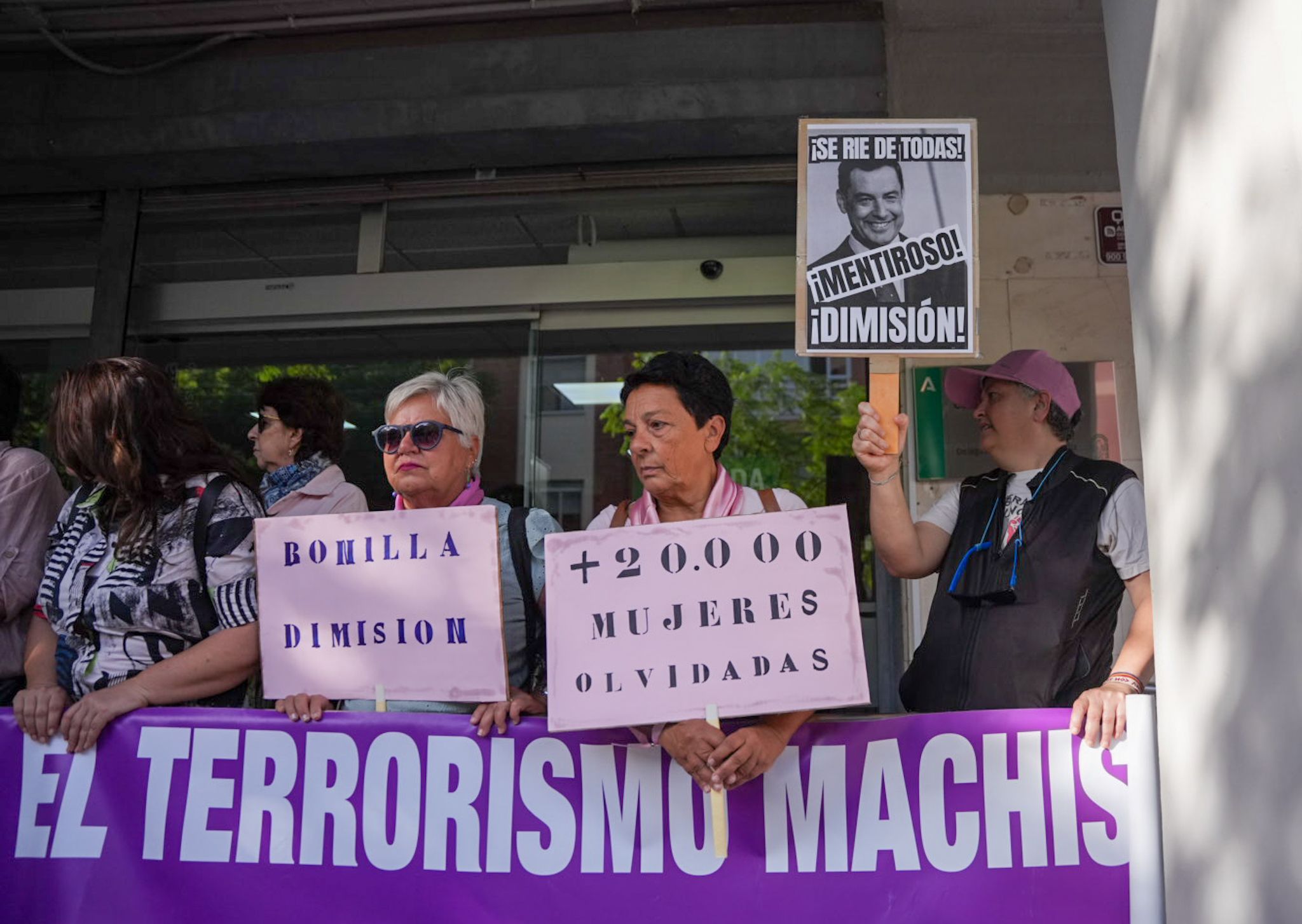 Concentración por los cribados de cáncer de mama en Cádiz.