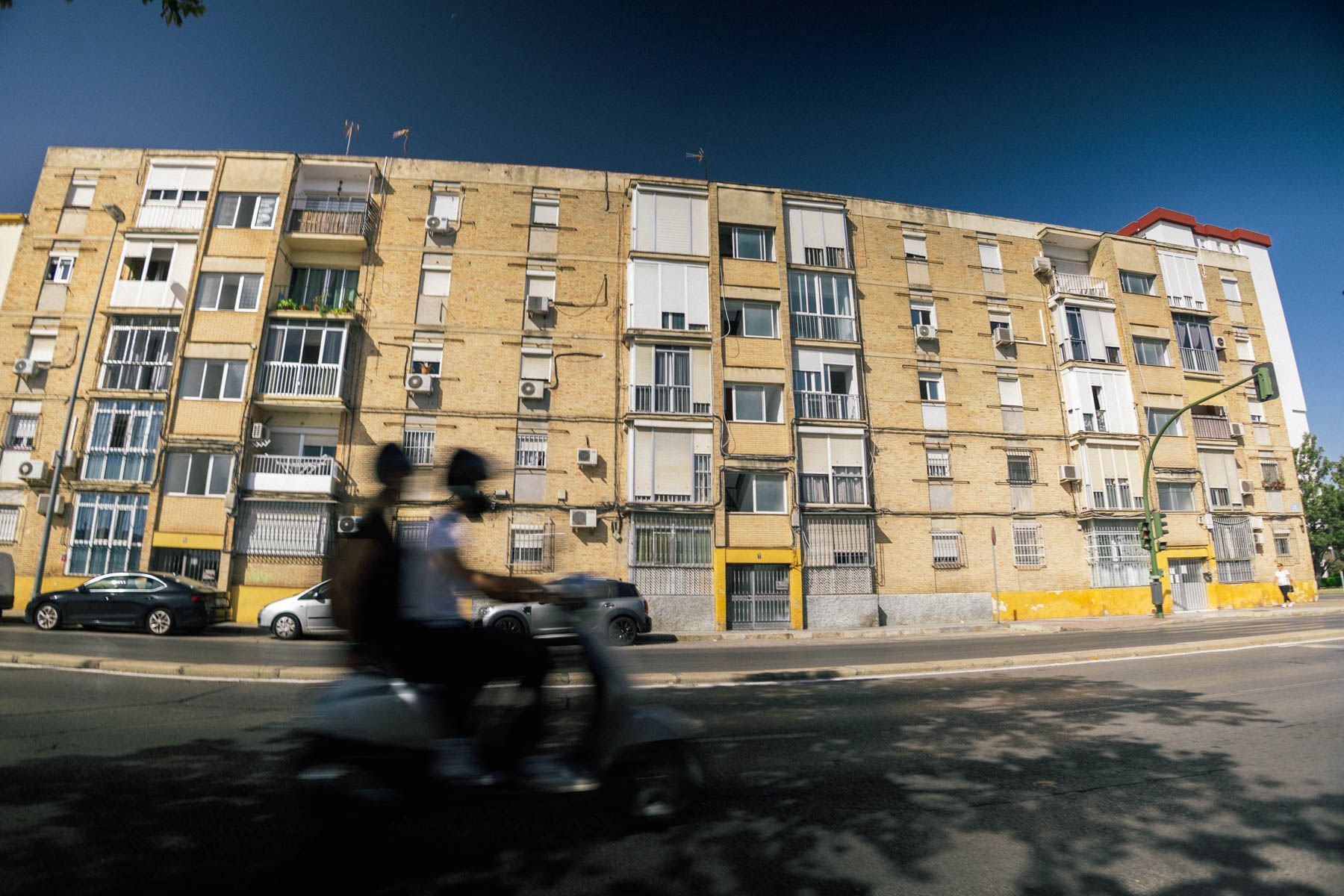 Bloques en Martín Ferrador, inicio de La Constancia, en Jerez.