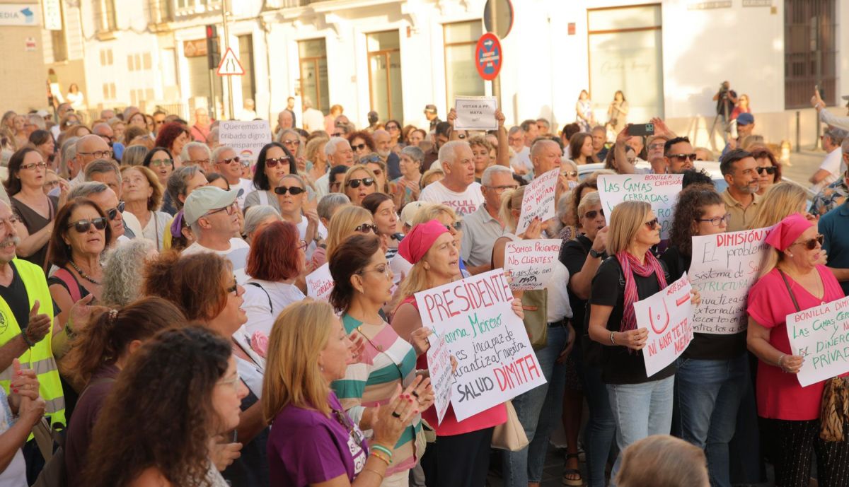 Concentración en Jerez por los fallos en los cribados de cáncer de mama.