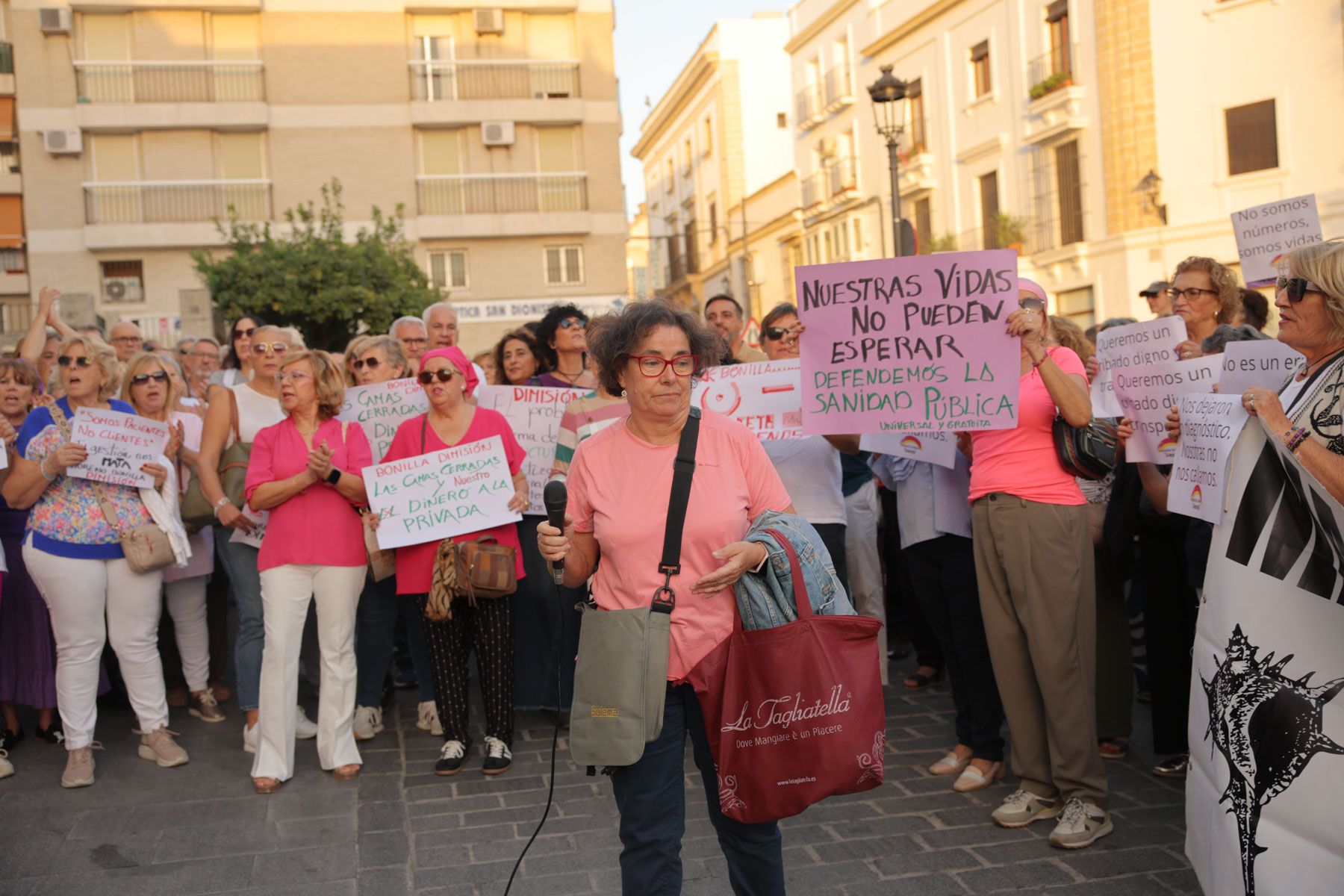 Concentración por la crisis del cribado de cáncer de mama.