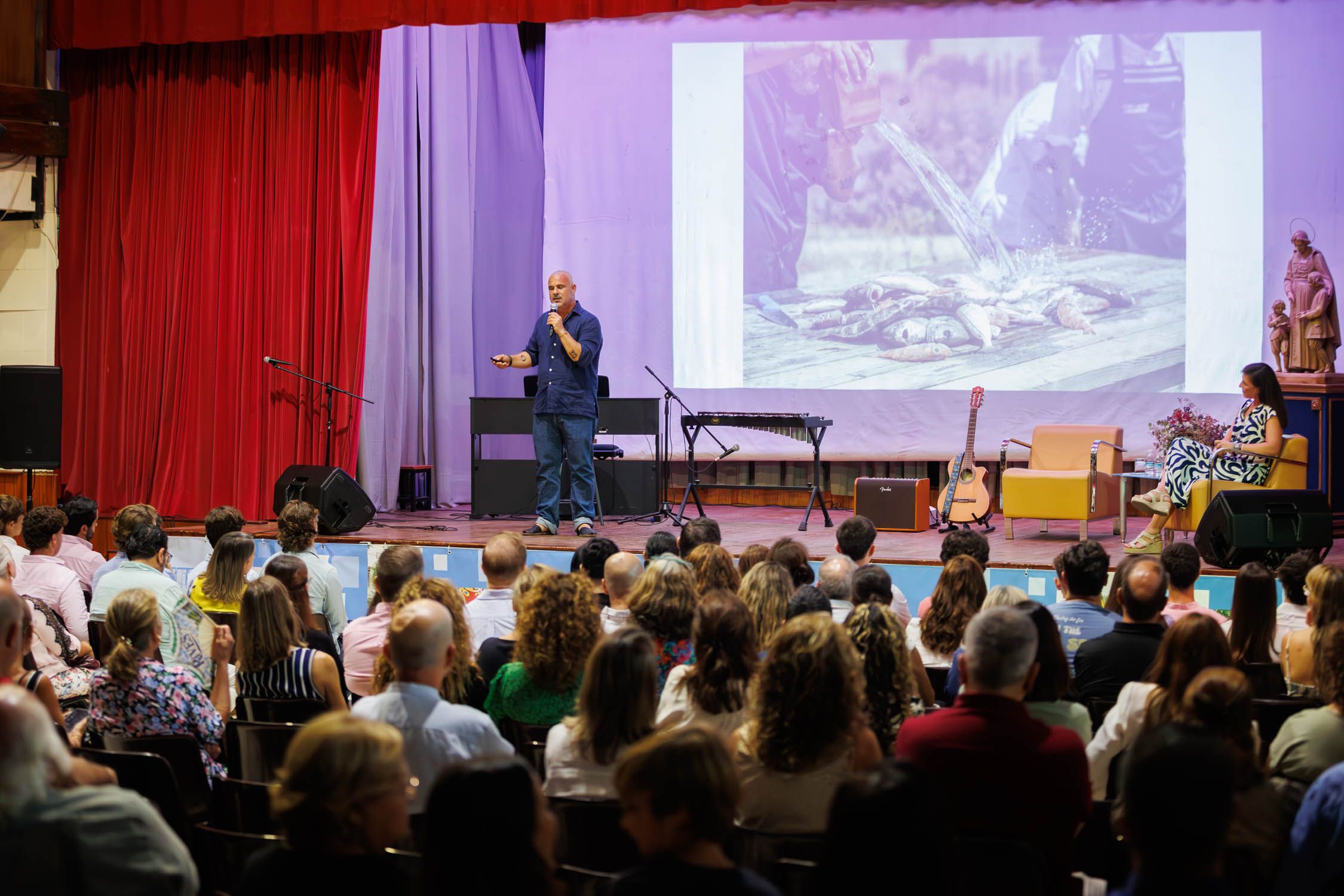 Ángel León, durante su charla en La Salle Buen Pastor.