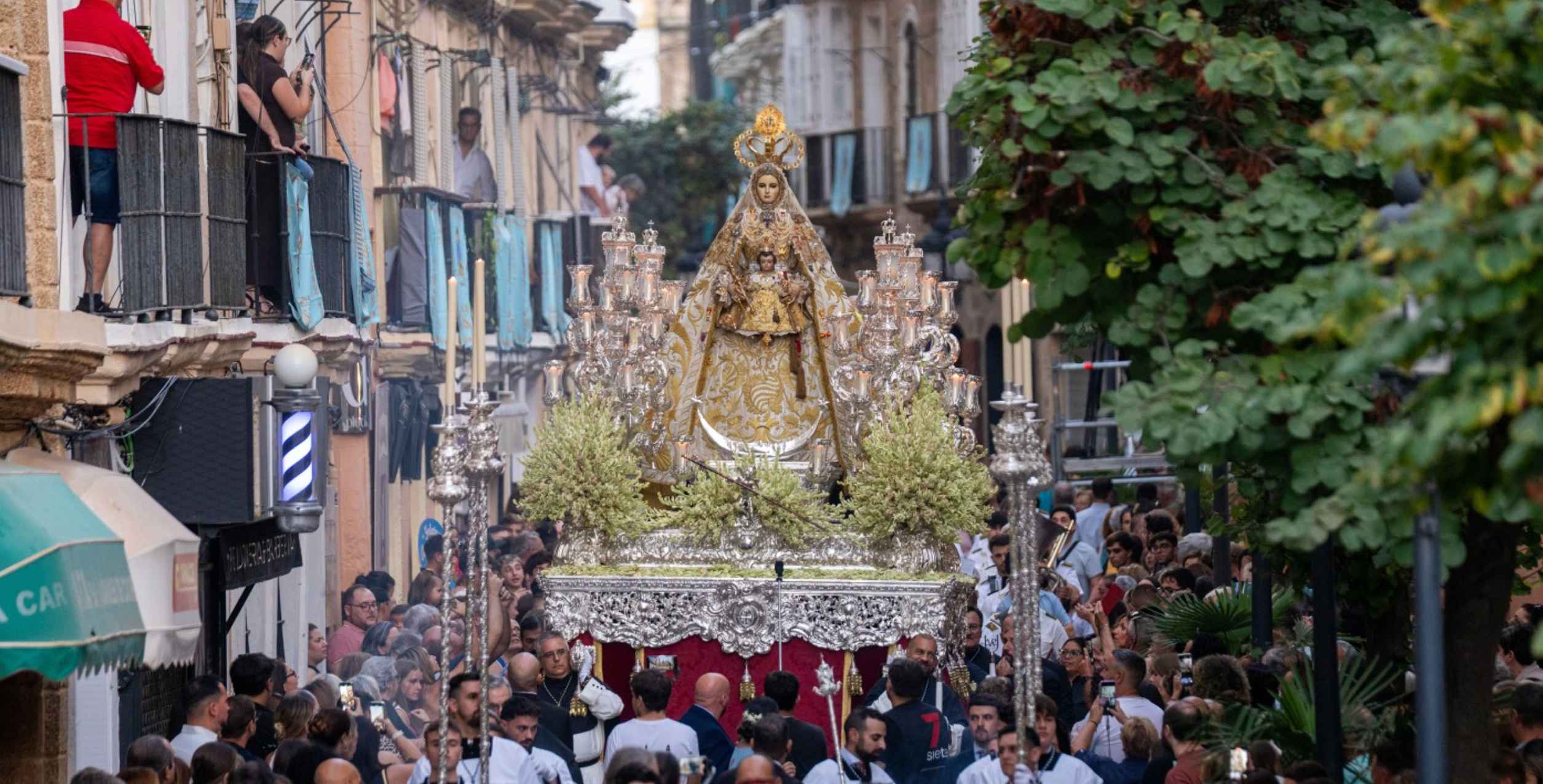 Una imagen de la procesión de la Virgen del Rosario de Cádiz.