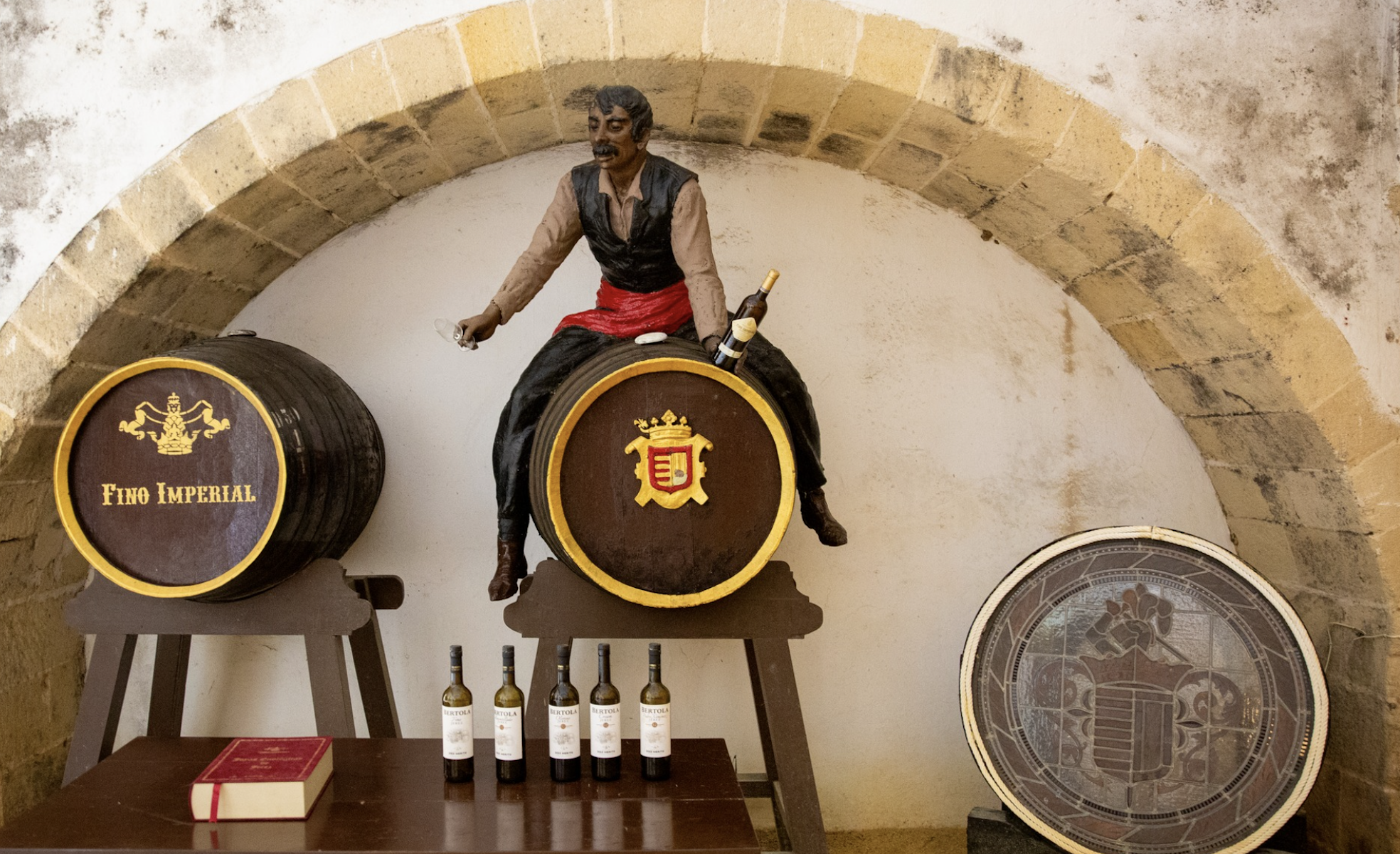 Figura del Tío Cándido, en la bodega Díez Mérito en Jerez.