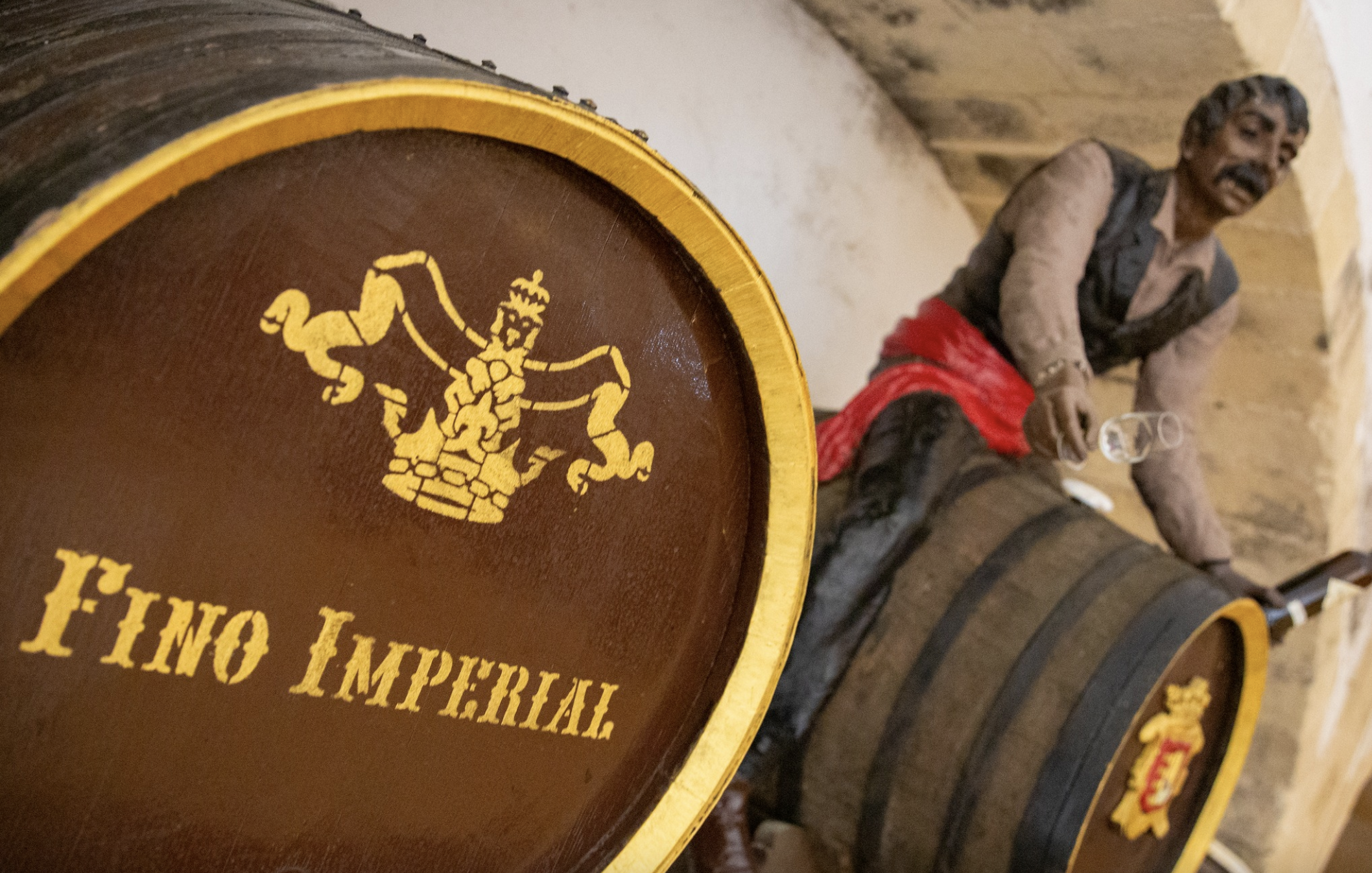 Figura del Tío Cándido sobre una bota.