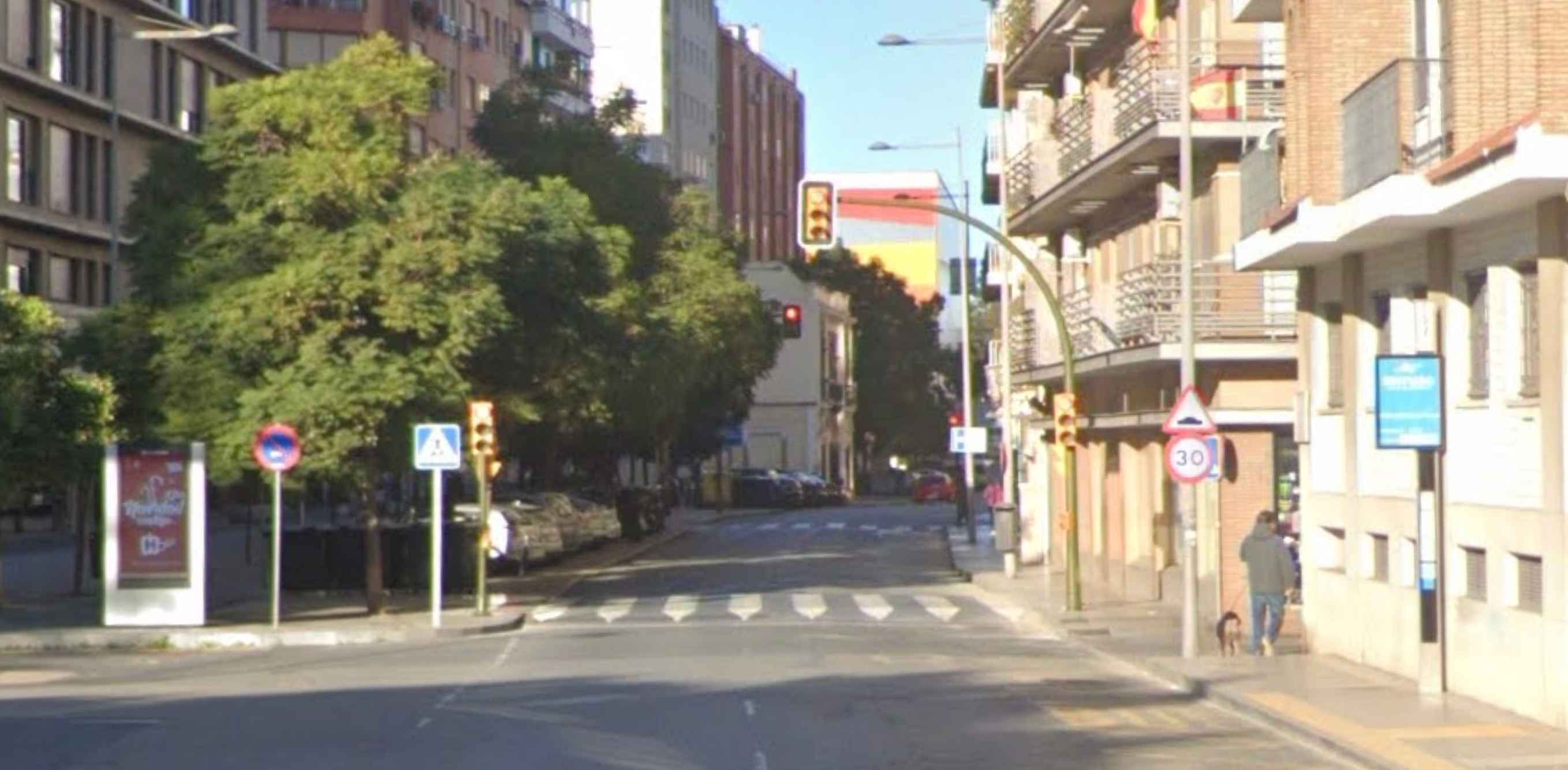 Imagen de la avenida de Italia, en Huelva, donde la mujer de 80 años denuncia haber sido asaltada y drogada. Imagen de la avenida de Italia, en Huelva, donde la mujer de 80 años denuncia haber sido asaltada y drogada.