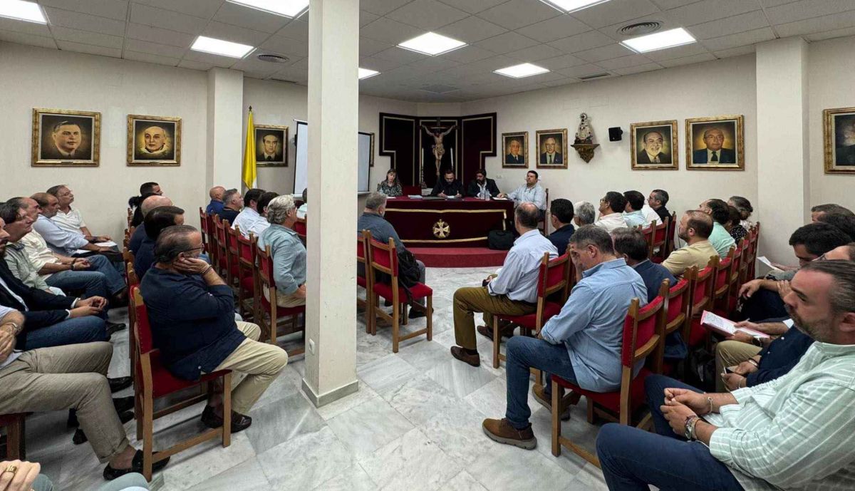 Imagen del pleno extraordinario de la Unión de Hermandades.