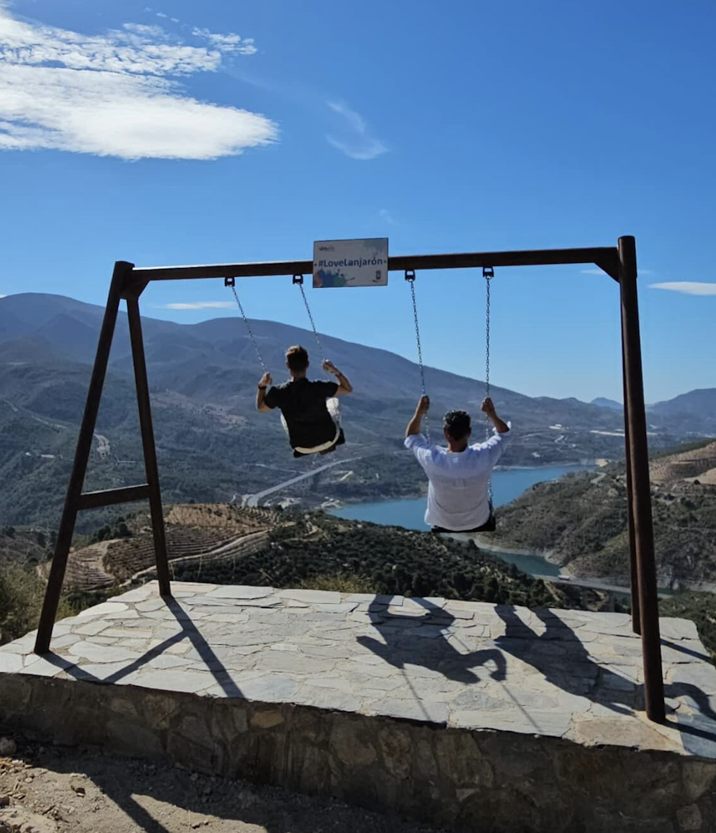 Columpios en Lanjarón (Granada).