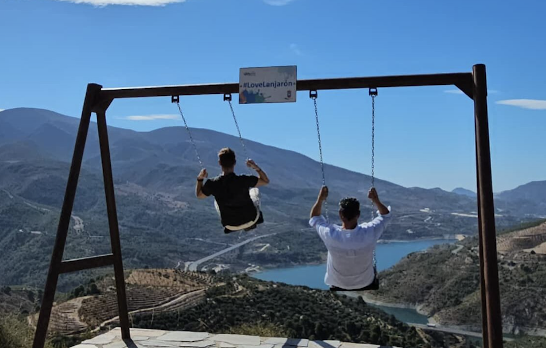 Columpios en Lanjarón (Granada). Columpios en Lanjarón (Granada).