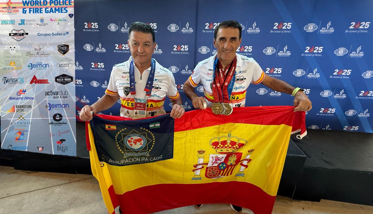 Medina junto a su compañero de Sherrypol Juan Manuel Márquez, luciendo las medallas conseguidas en el úlltimo Mundial. 