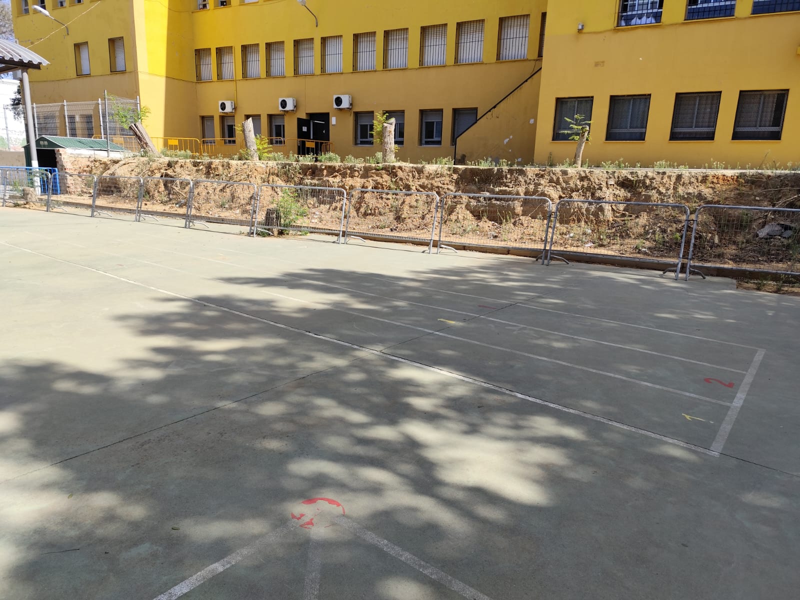 El muro del colegio de Puerto Real.