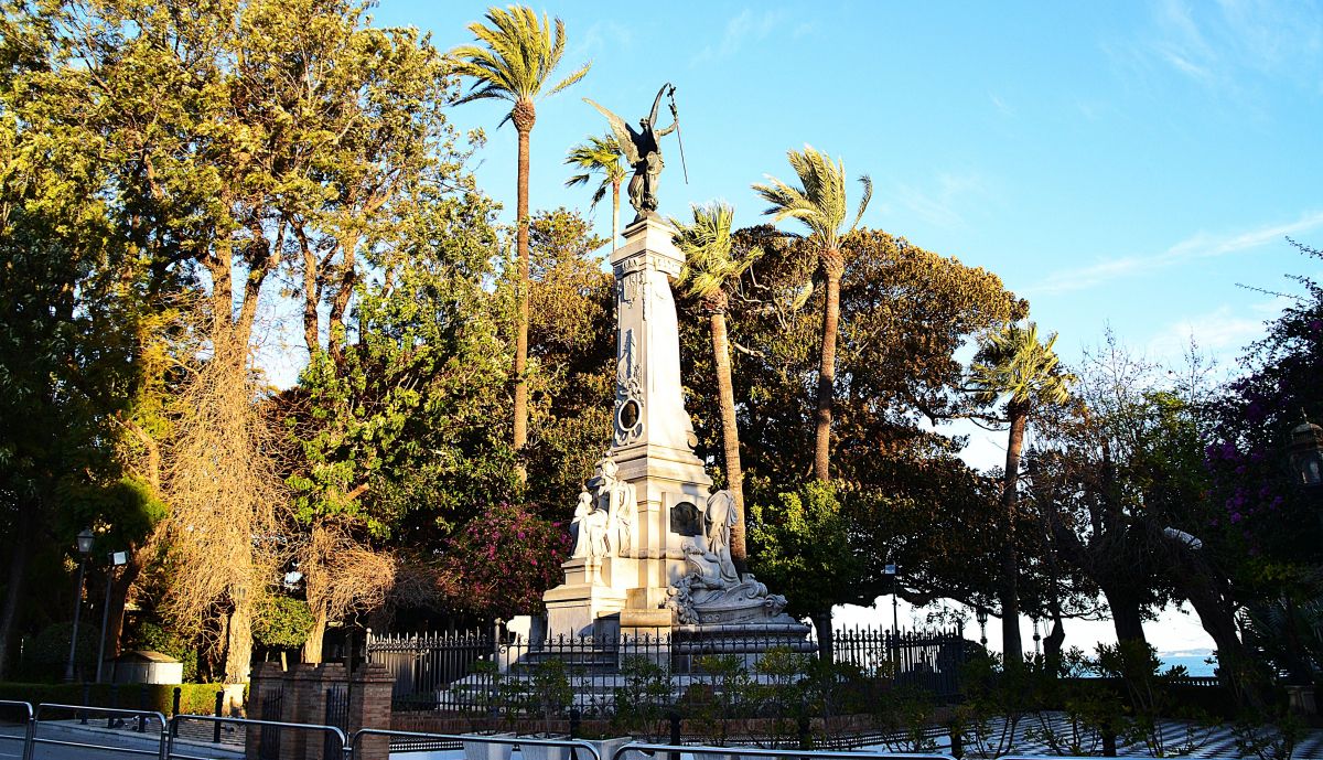 Monumento al Marqués de Comillas, visión posterior..